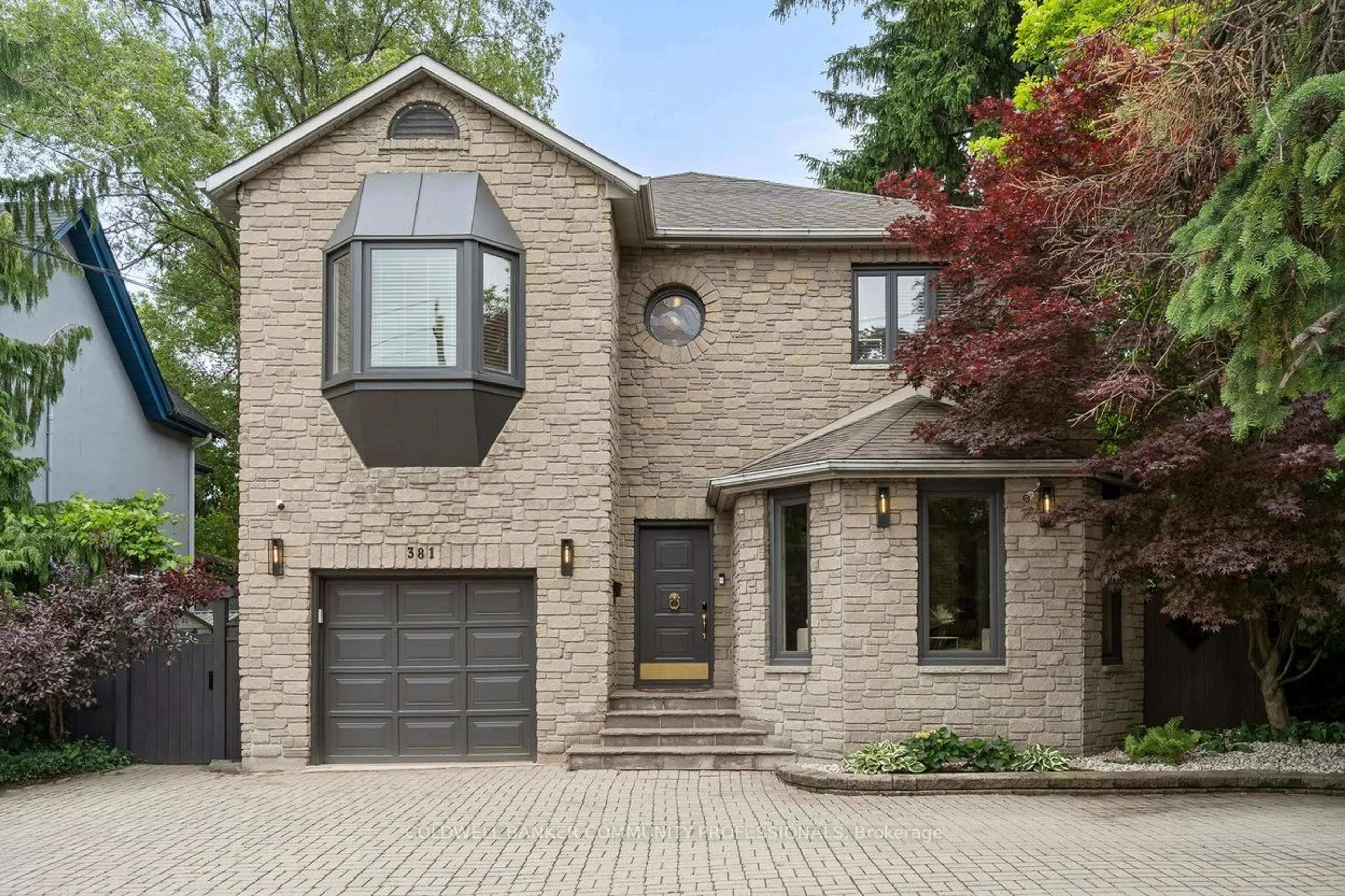 Home with brick exterior material, street for 381 Queen St, Hamilton Ontario L8P 3T8