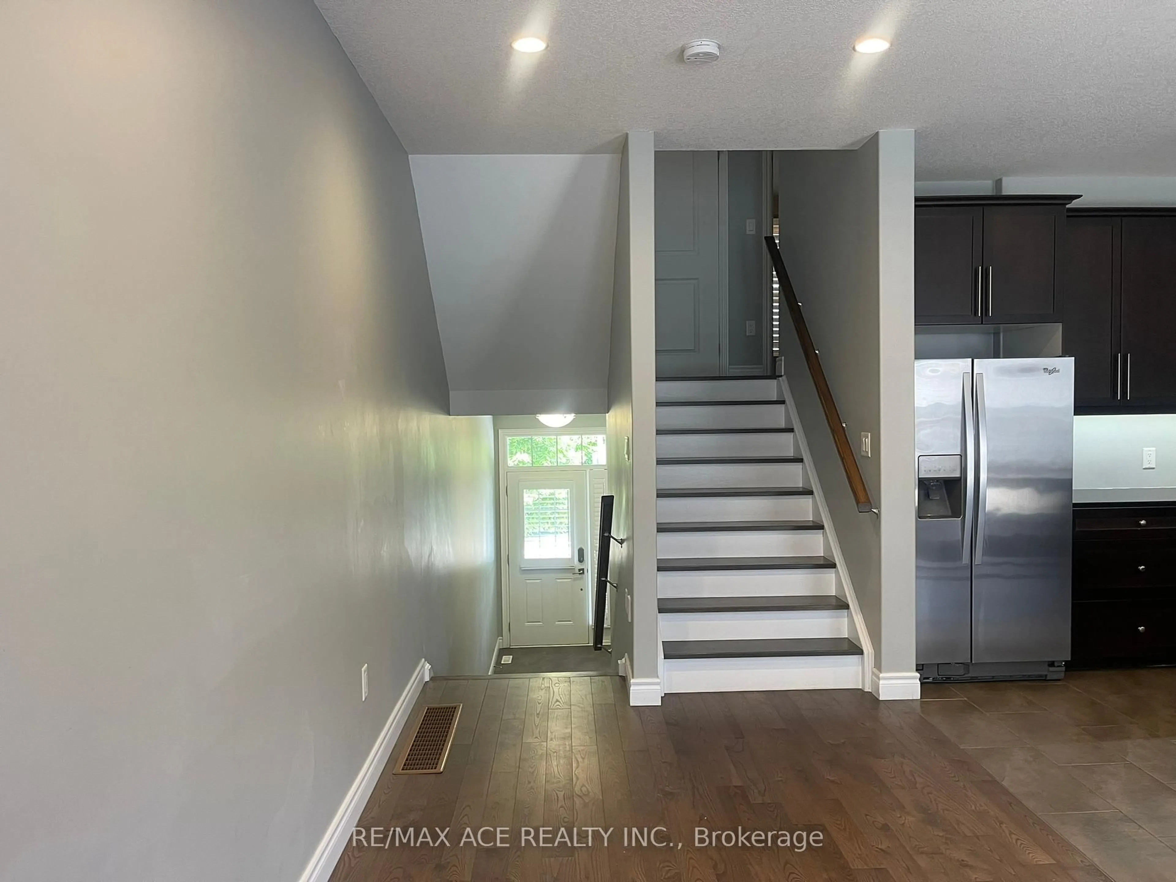 Indoor entryway for 2235 Blackwater Rd #72, London North Ontario N5X 0L8
