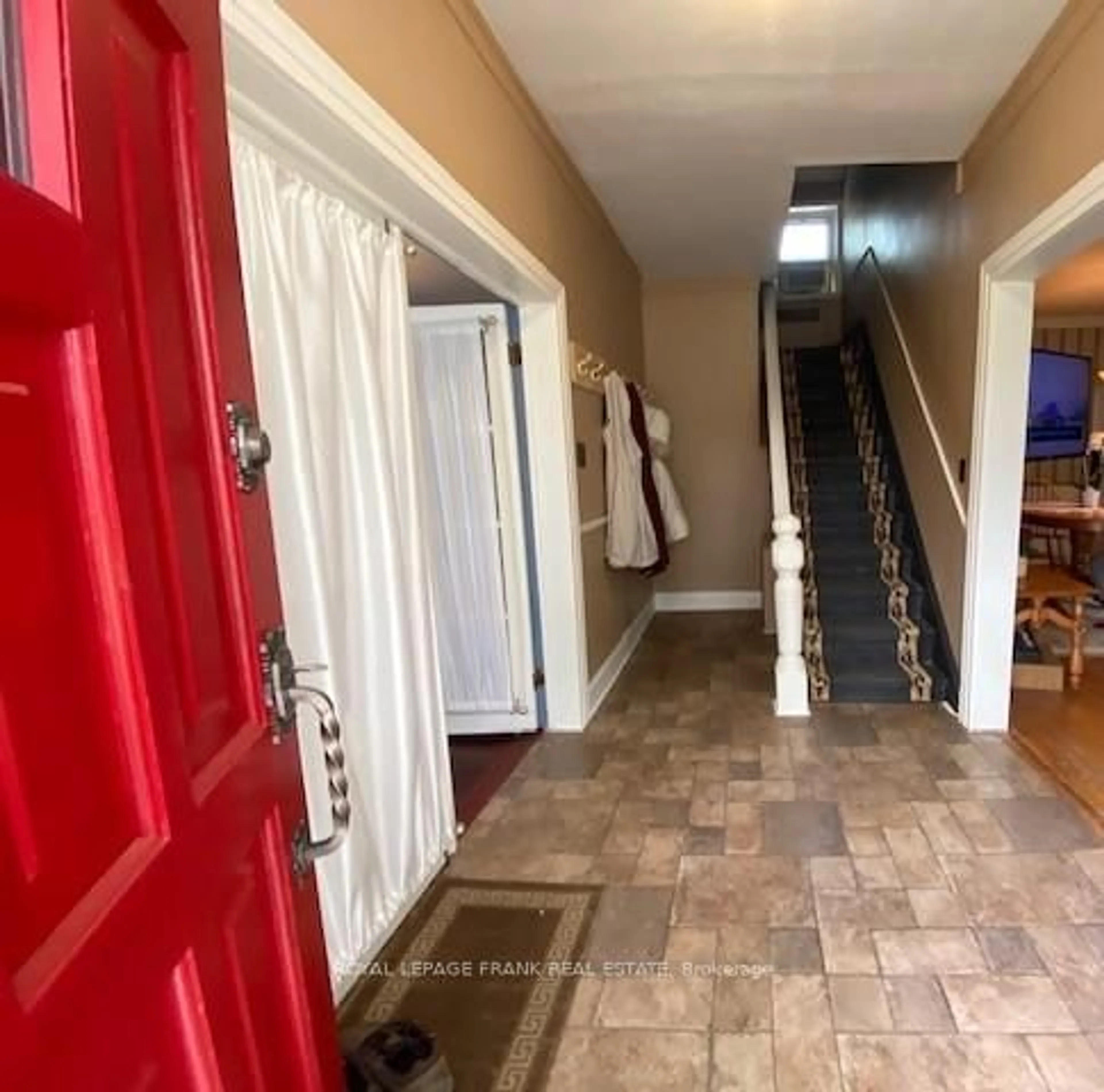 Indoor foyer for 174 King St, Cramahe Ontario K0K 1S0