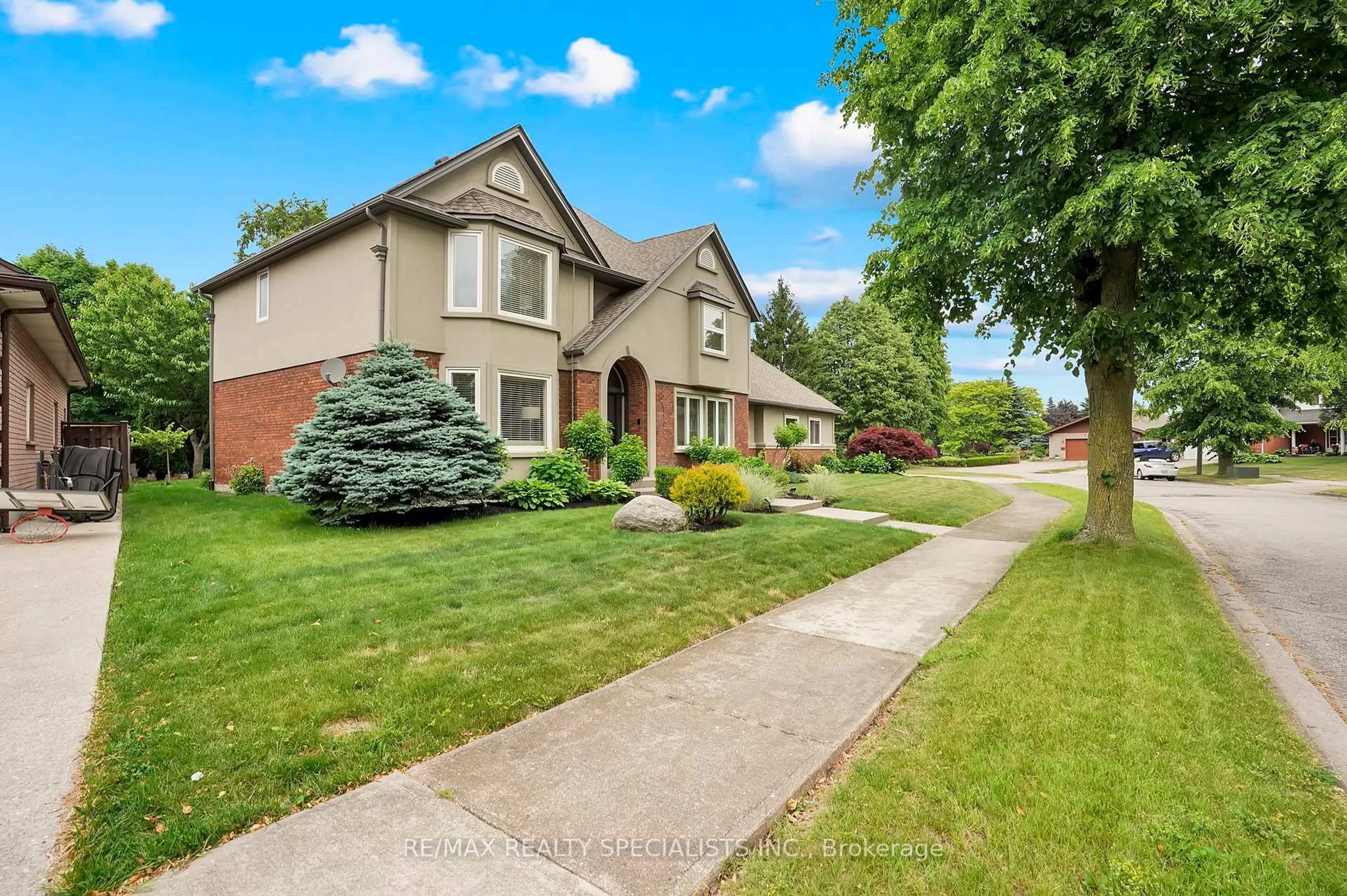 Home with brick exterior material, street for 7103 BURBANK Cres, Niagara Falls Ontario L2J 4E7