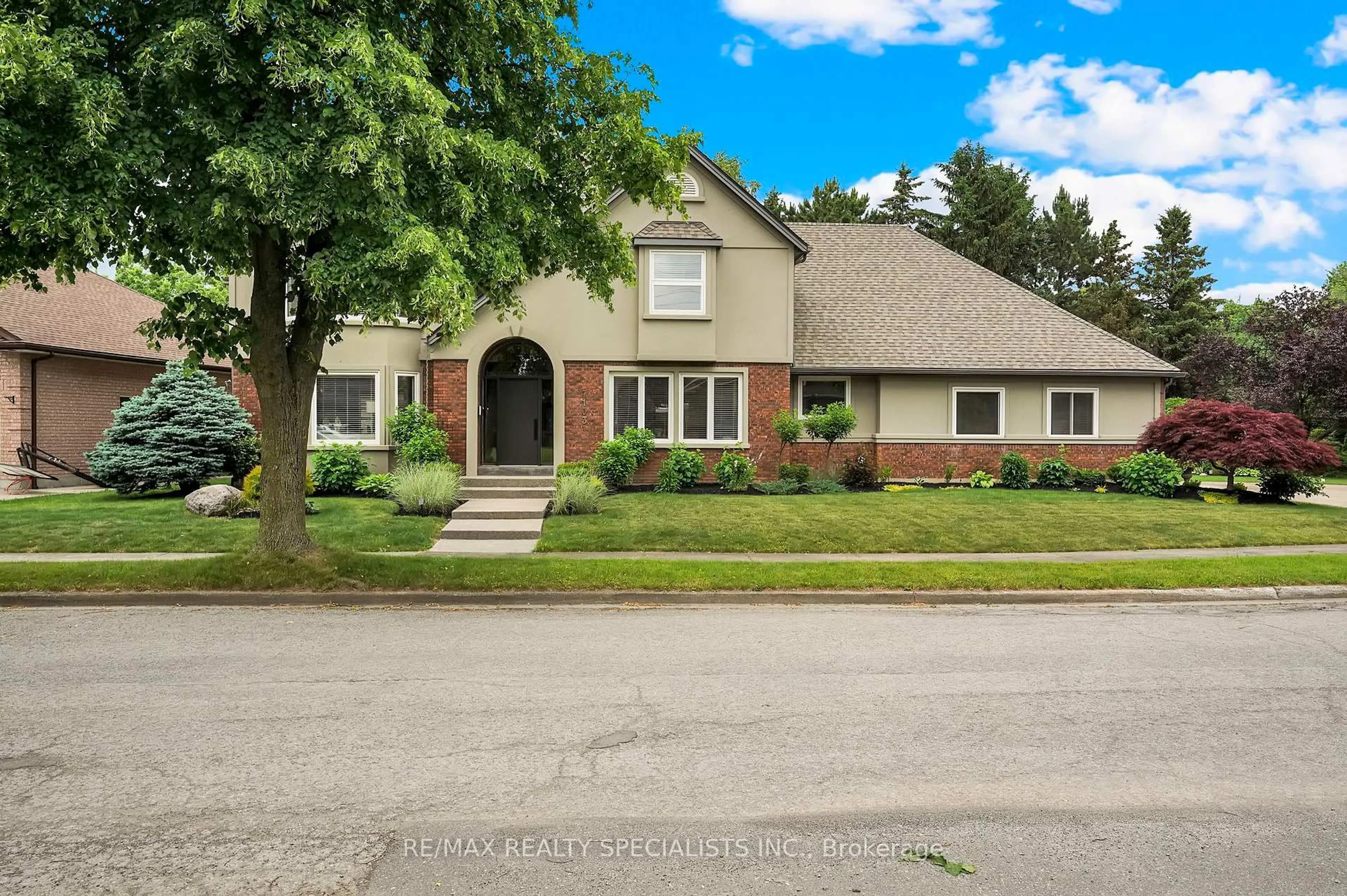 Home with brick exterior material, street for 7103 BURBANK Cres, Niagara Falls Ontario L2J 4E7