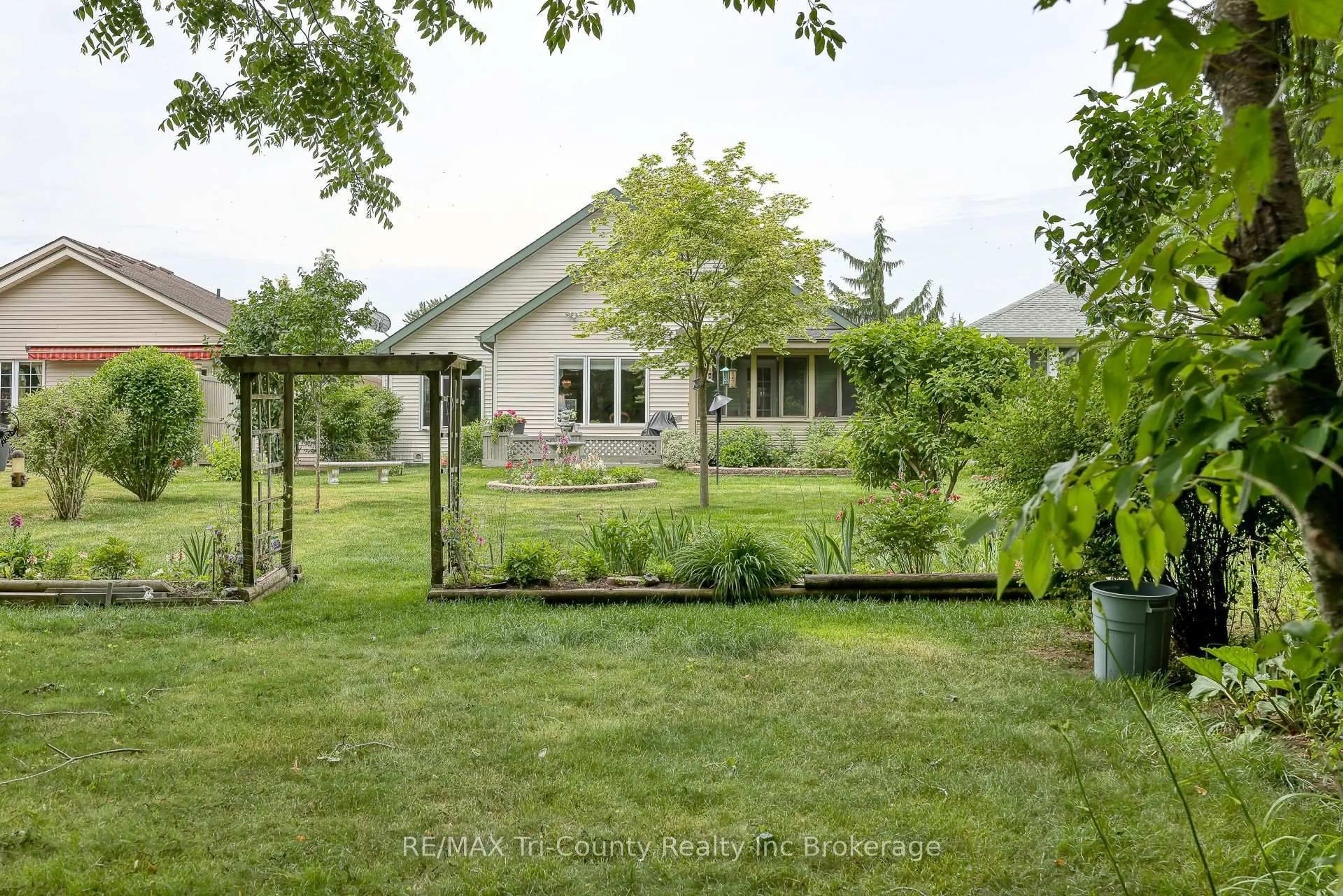 Patio, unknown for 102 Wilson Ave, Tillsonburg Ontario N4G 5T2