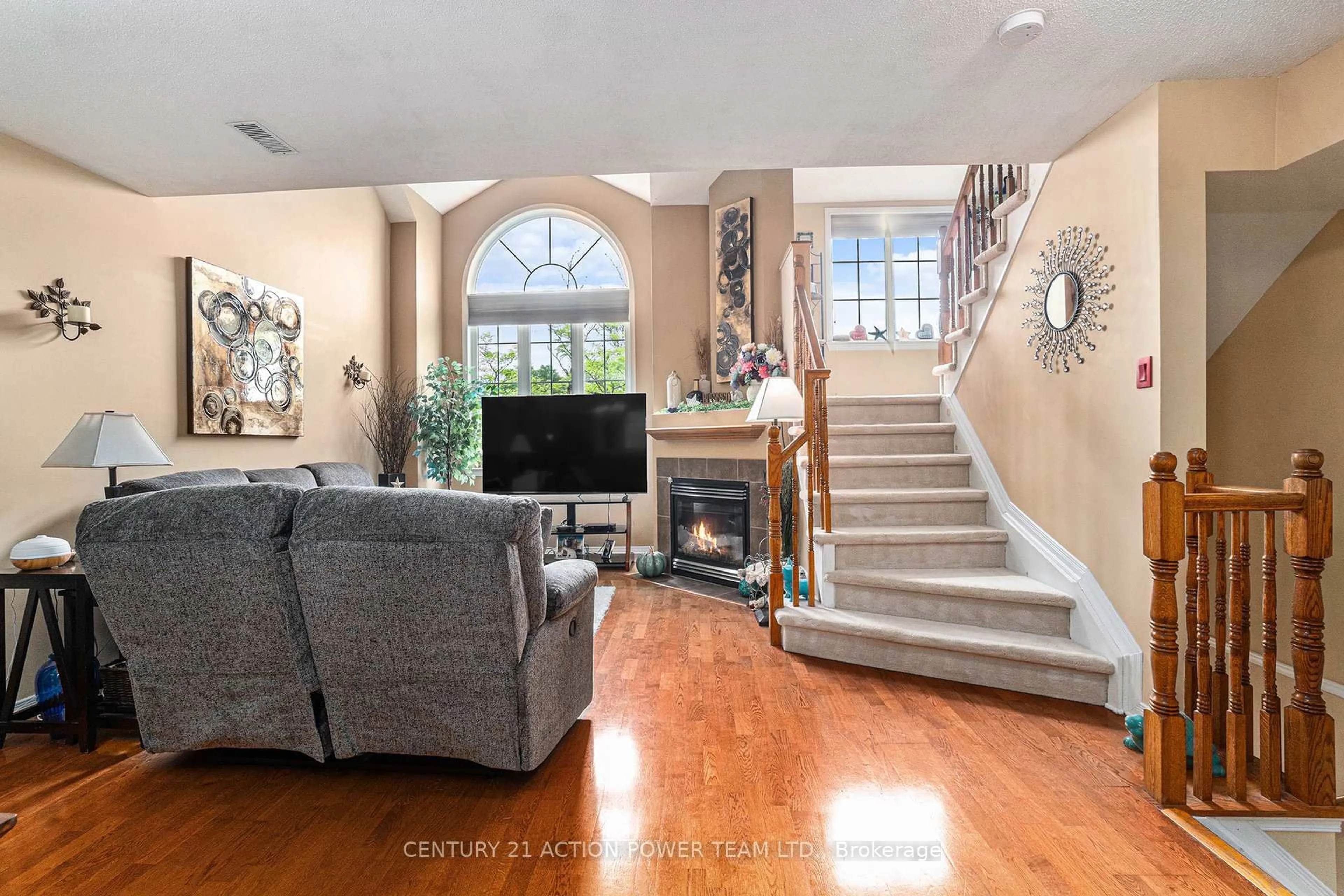 Living room with furniture, unknown for 123 Gatestone Private, Ottawa Ontario K1J 1K5