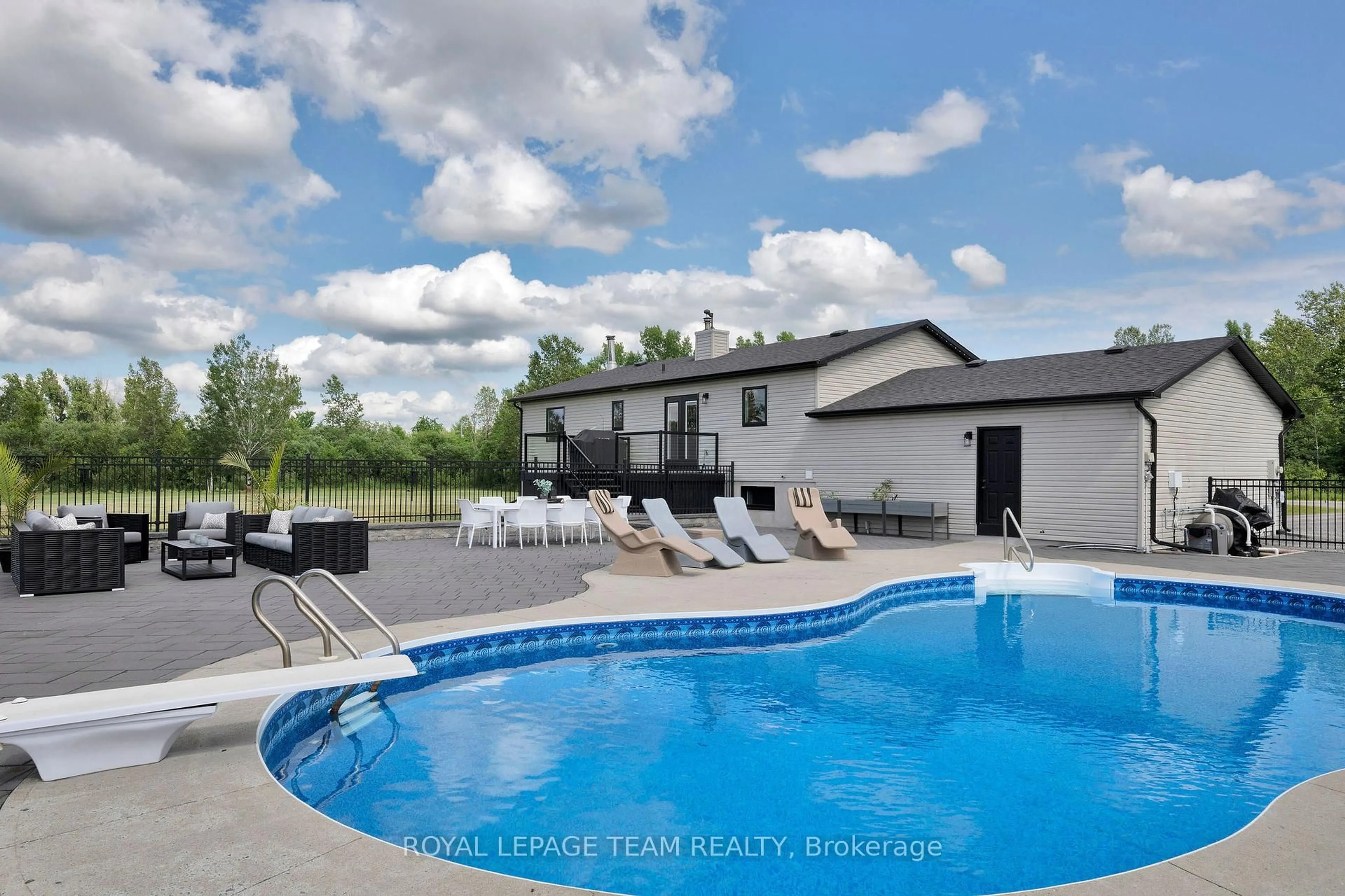 Pool for 883 Craig Rd, North Grenville Ontario K0G 1S0
