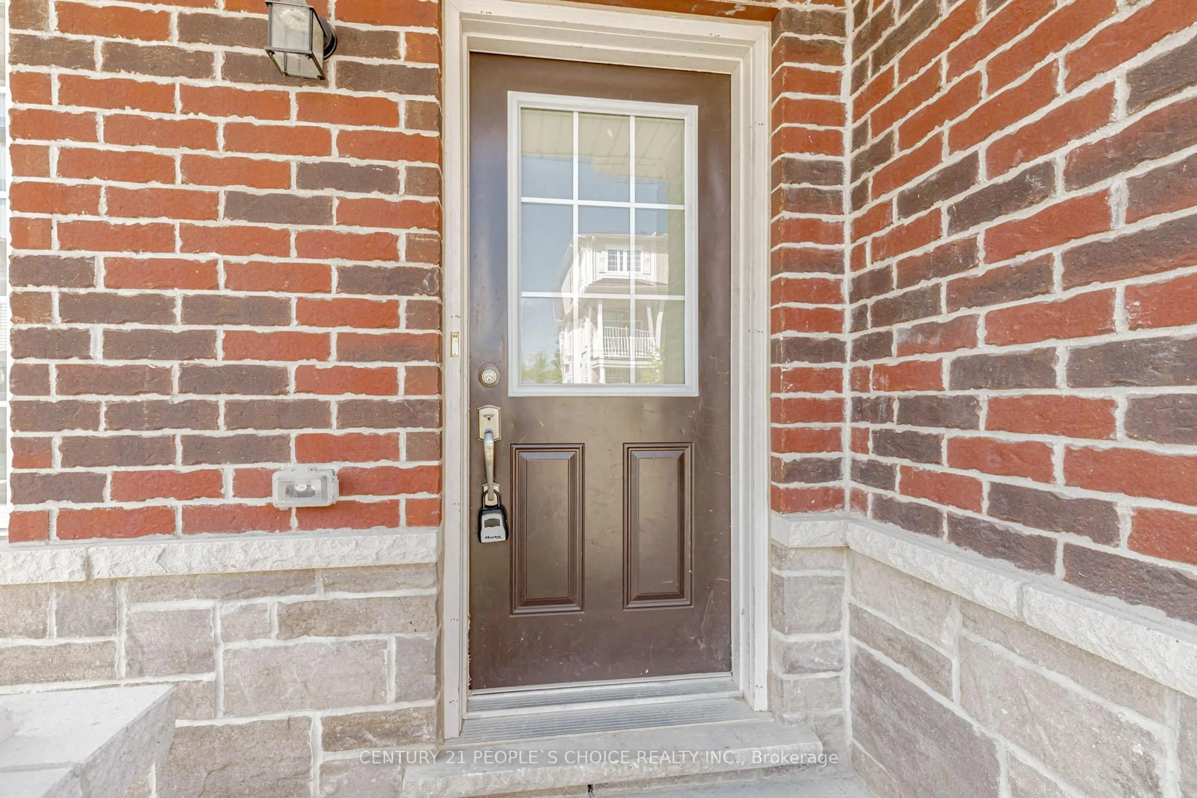 Indoor entryway for 64 Dewberry Dr, Kitchener Ontario N2B 0A9