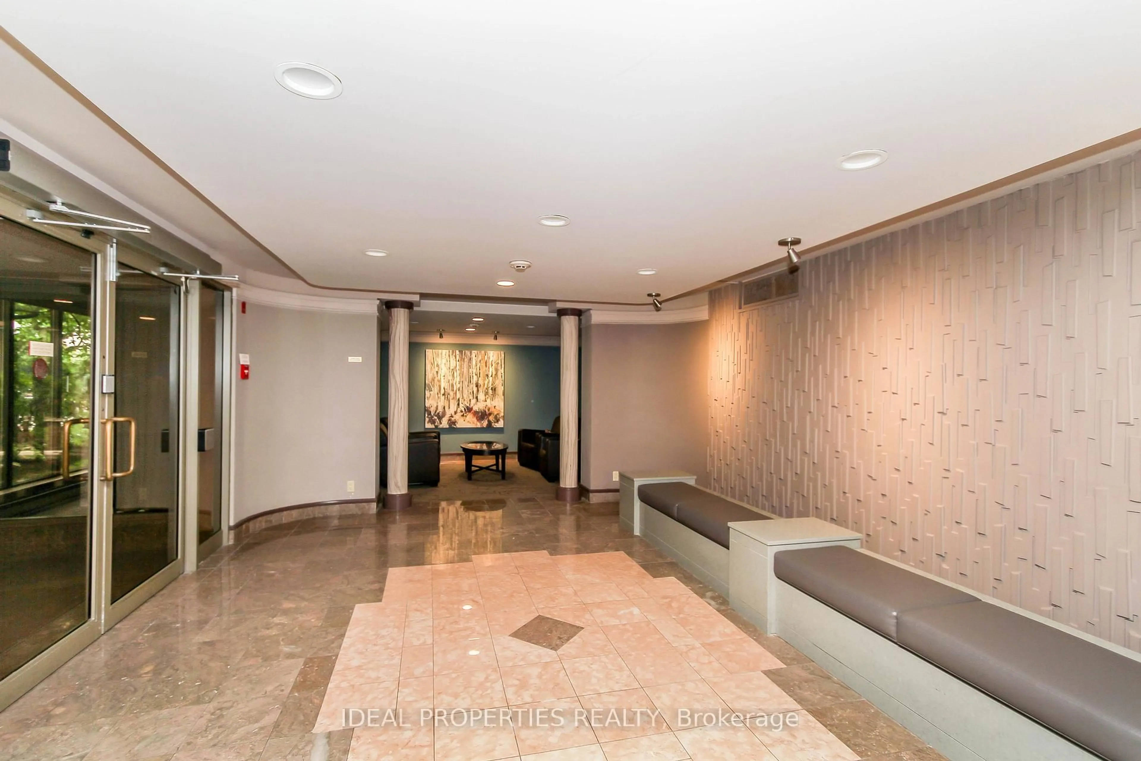 Unknown for 100 Grant Carman Dr #809, Ottawa Ontario K2E 8B8