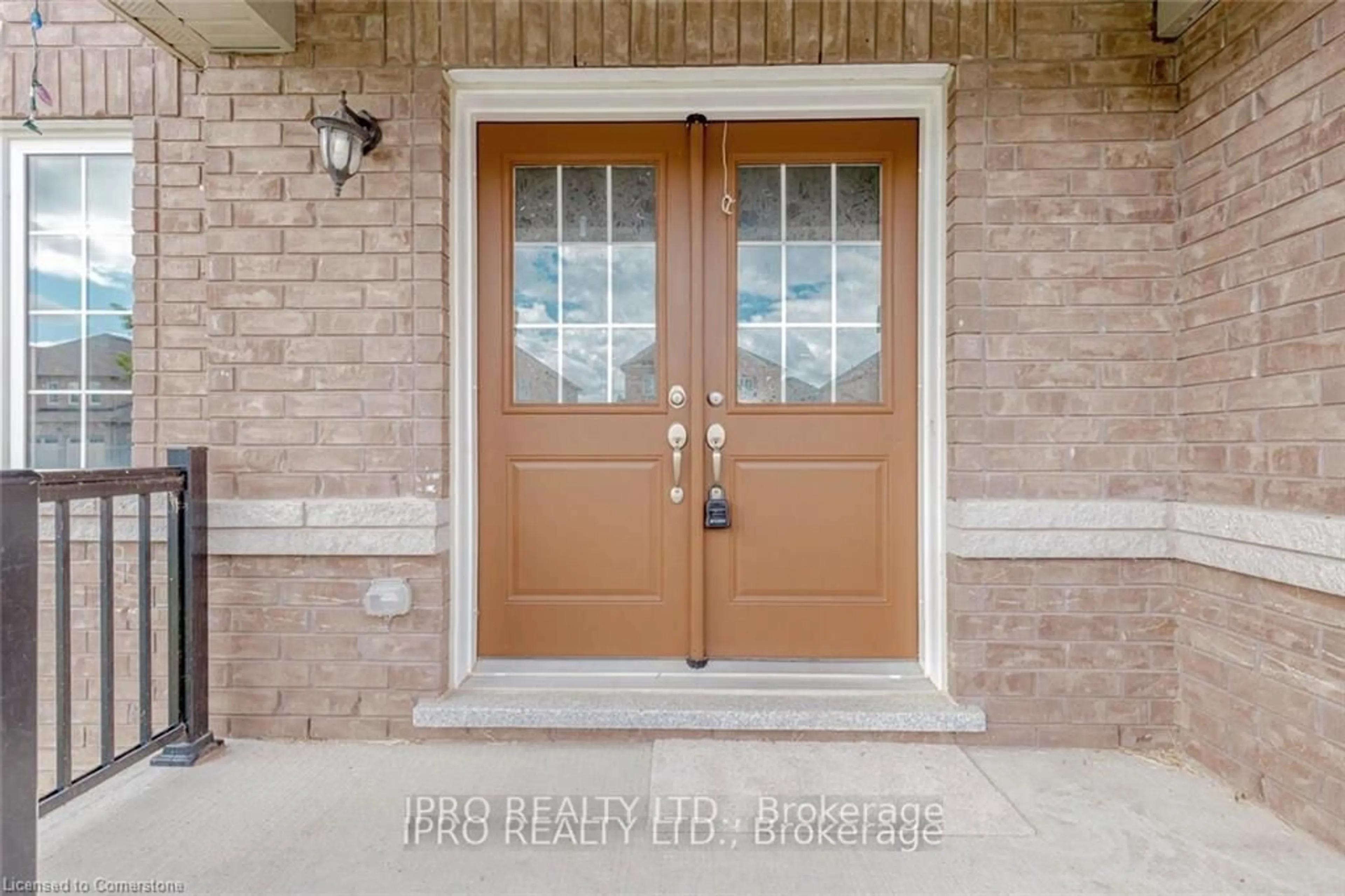 Indoor entryway for 121 Elm St, Southgate Ontario N0C 1B0