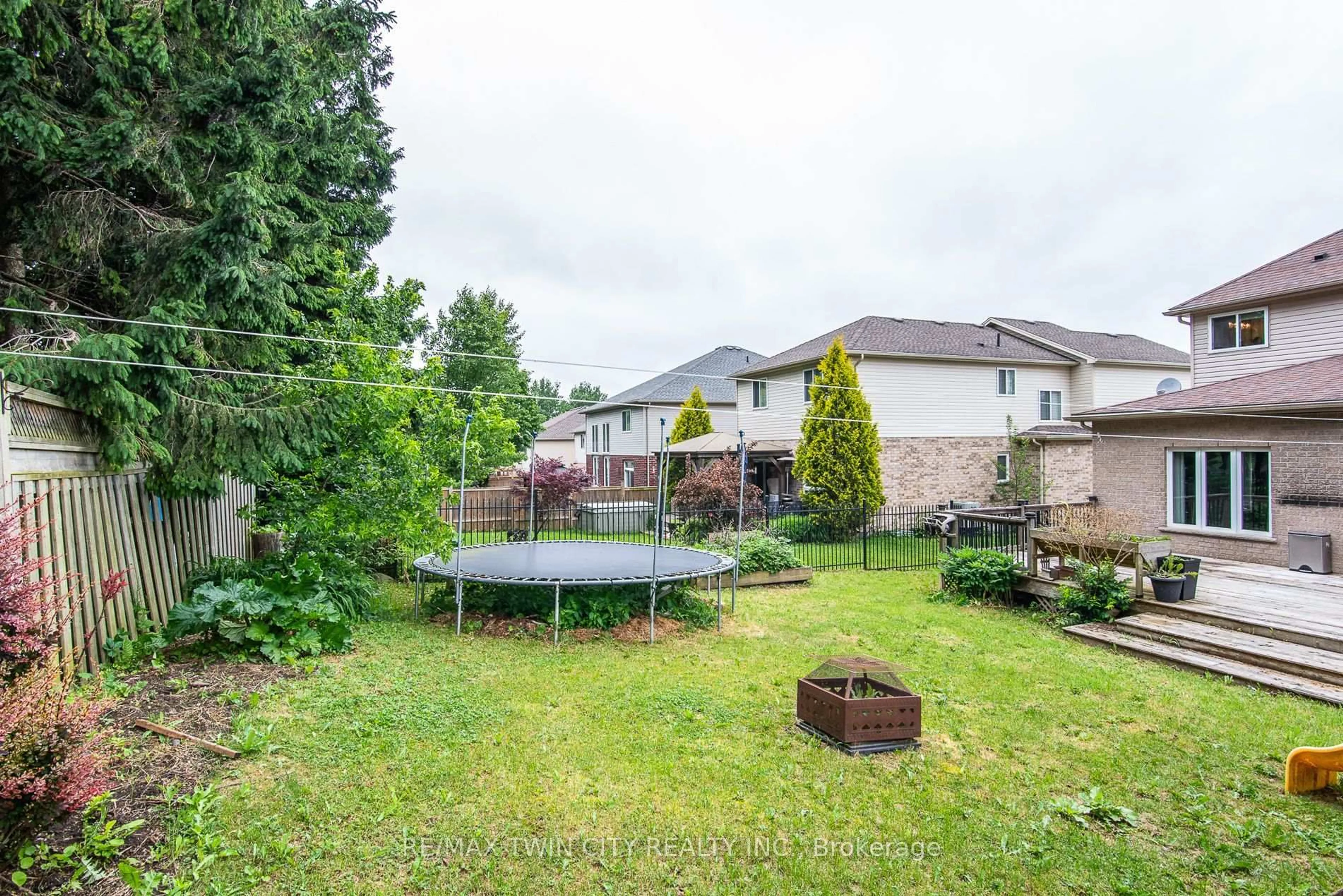 Patio, unknown for 178 Ferris Dr, Wellesley Ontario N0B 2T0