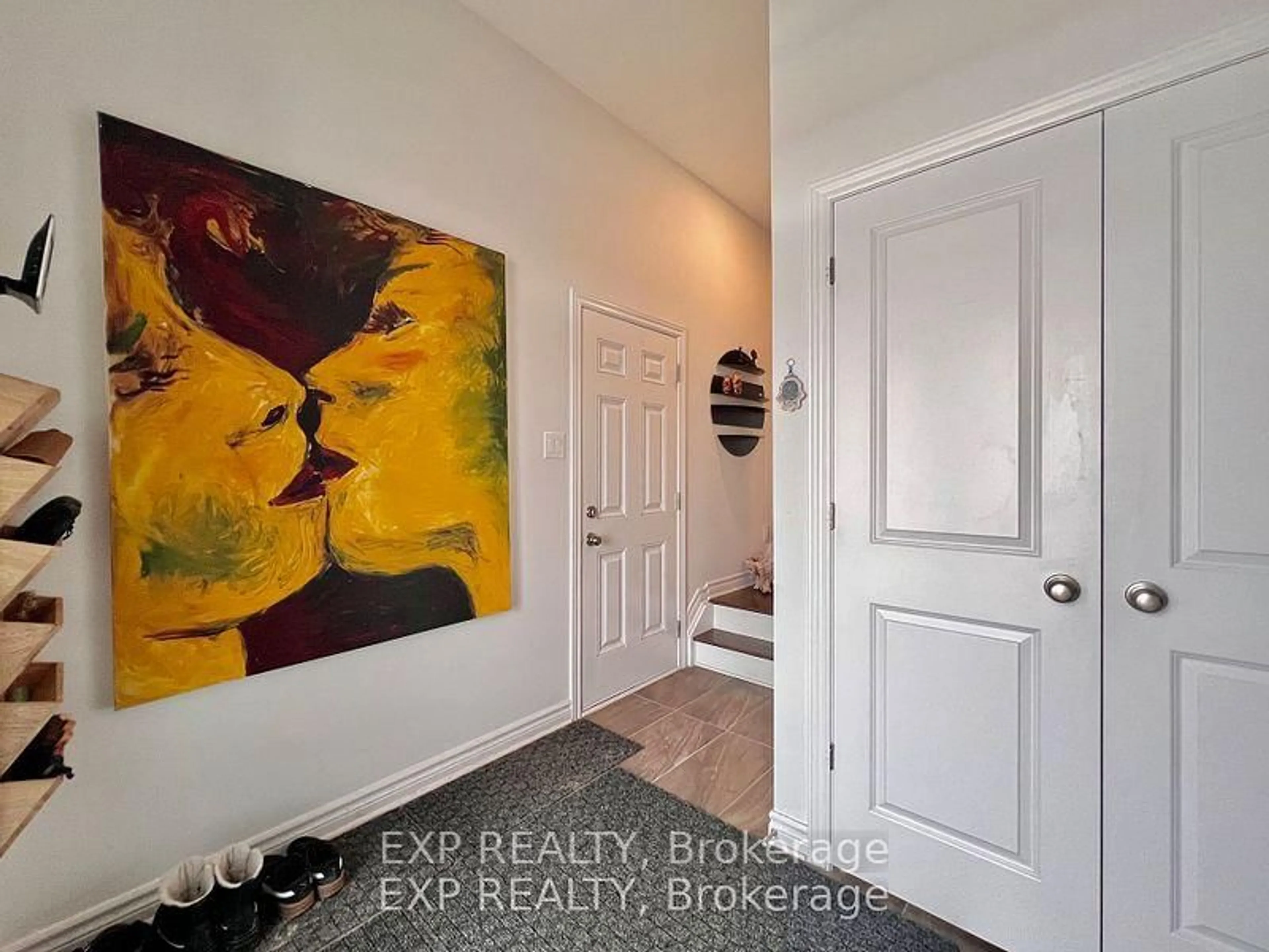 Indoor entryway for 926 Brian Good Ave, Ottawa Ontario K4M 0N7