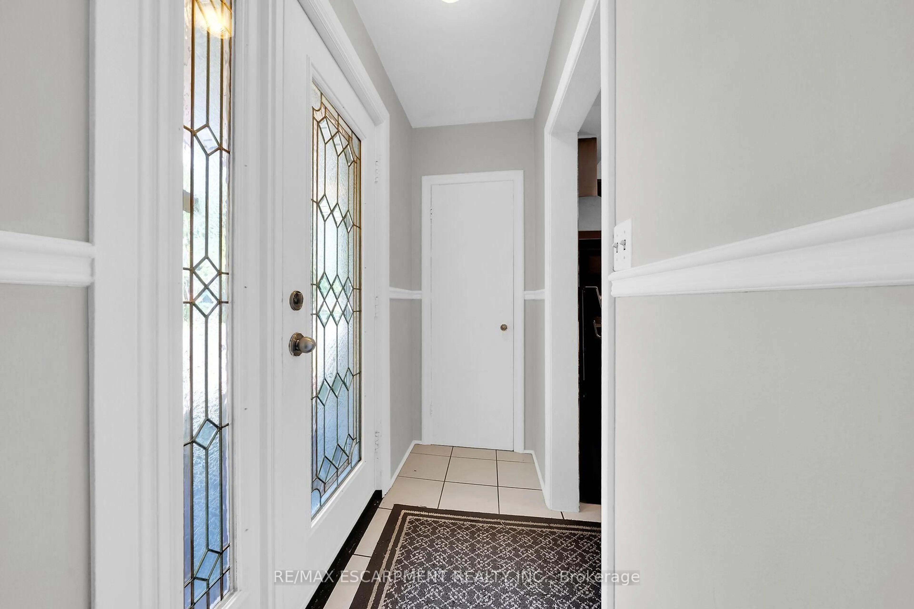 Indoor entryway for 150 Whitney Ave, Hamilton Ontario L8S 2G7