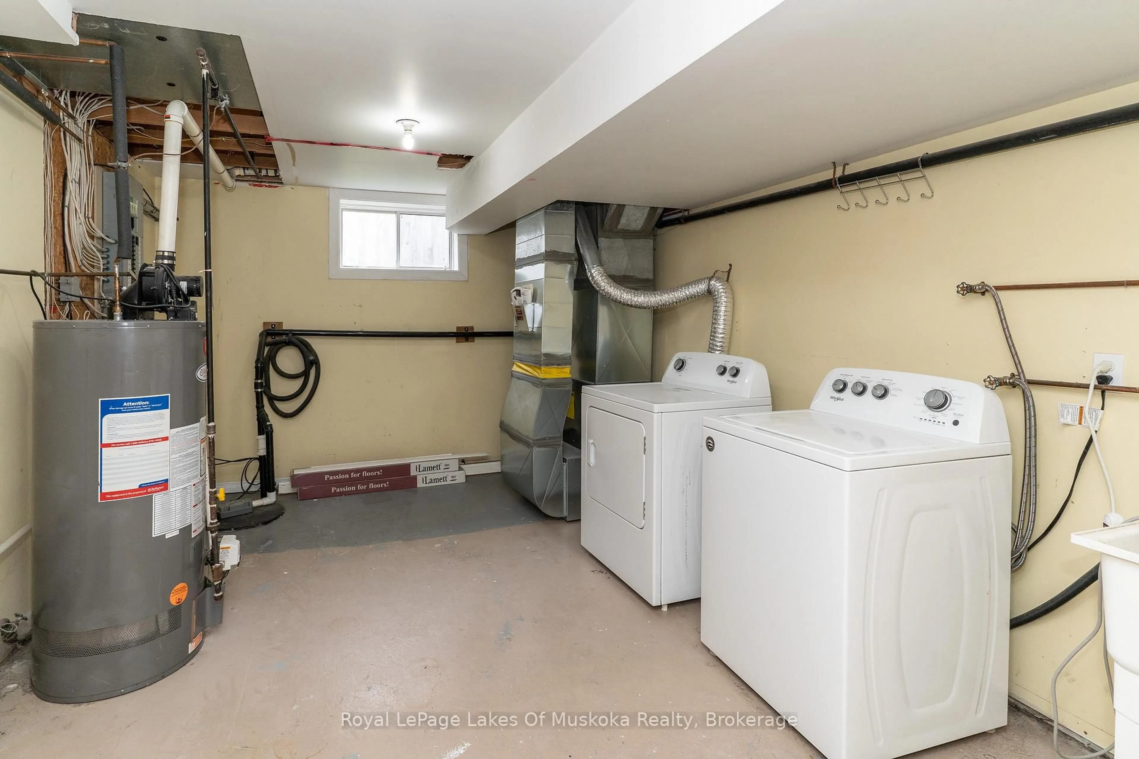 Laundry room for 61 Tamarack Tr, Bracebridge Ontario P1L 1Z1
