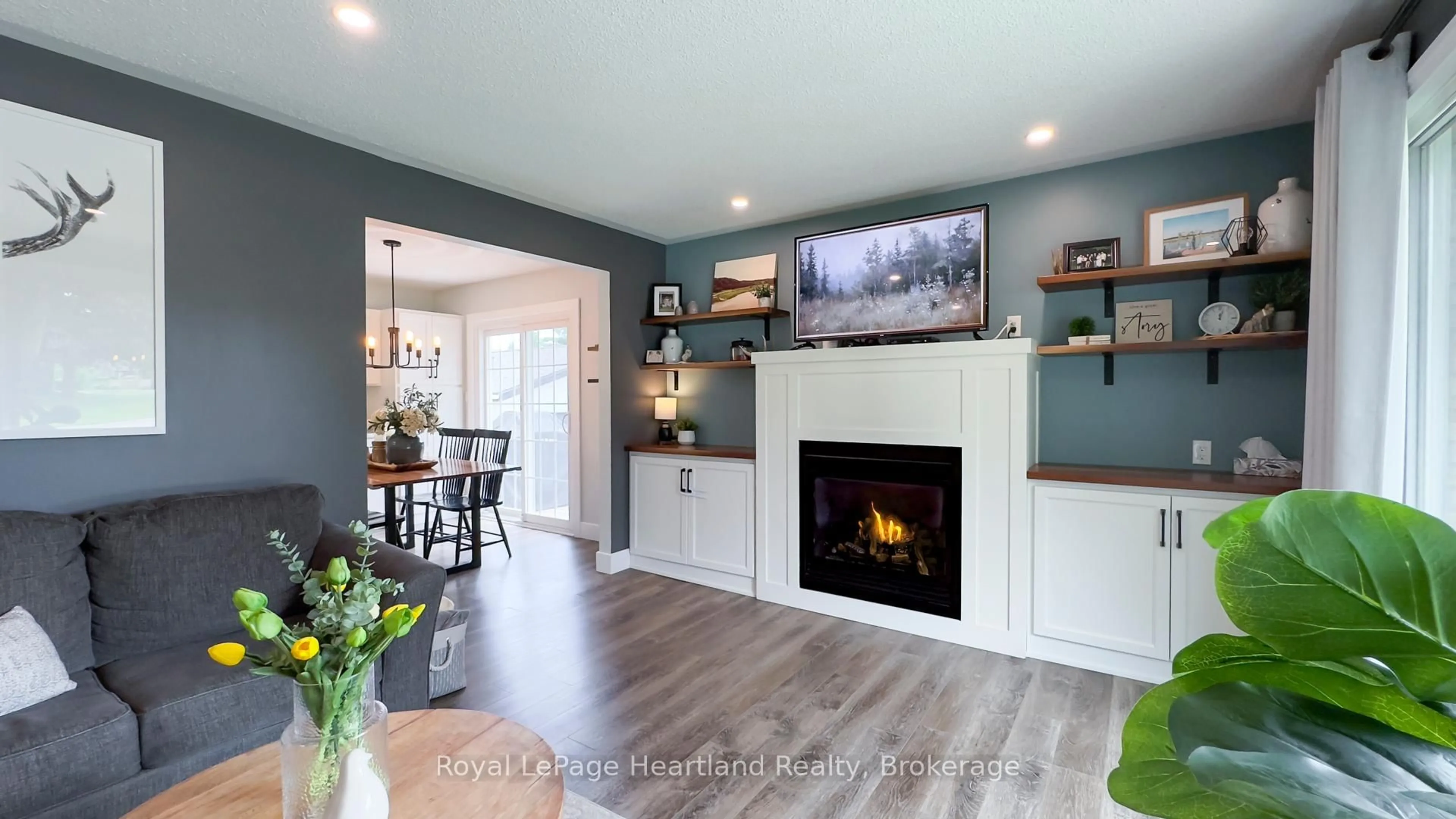 Open concept kitchen, wood/laminate floor for 31 North St, Huron East Ontario N0K 1G0