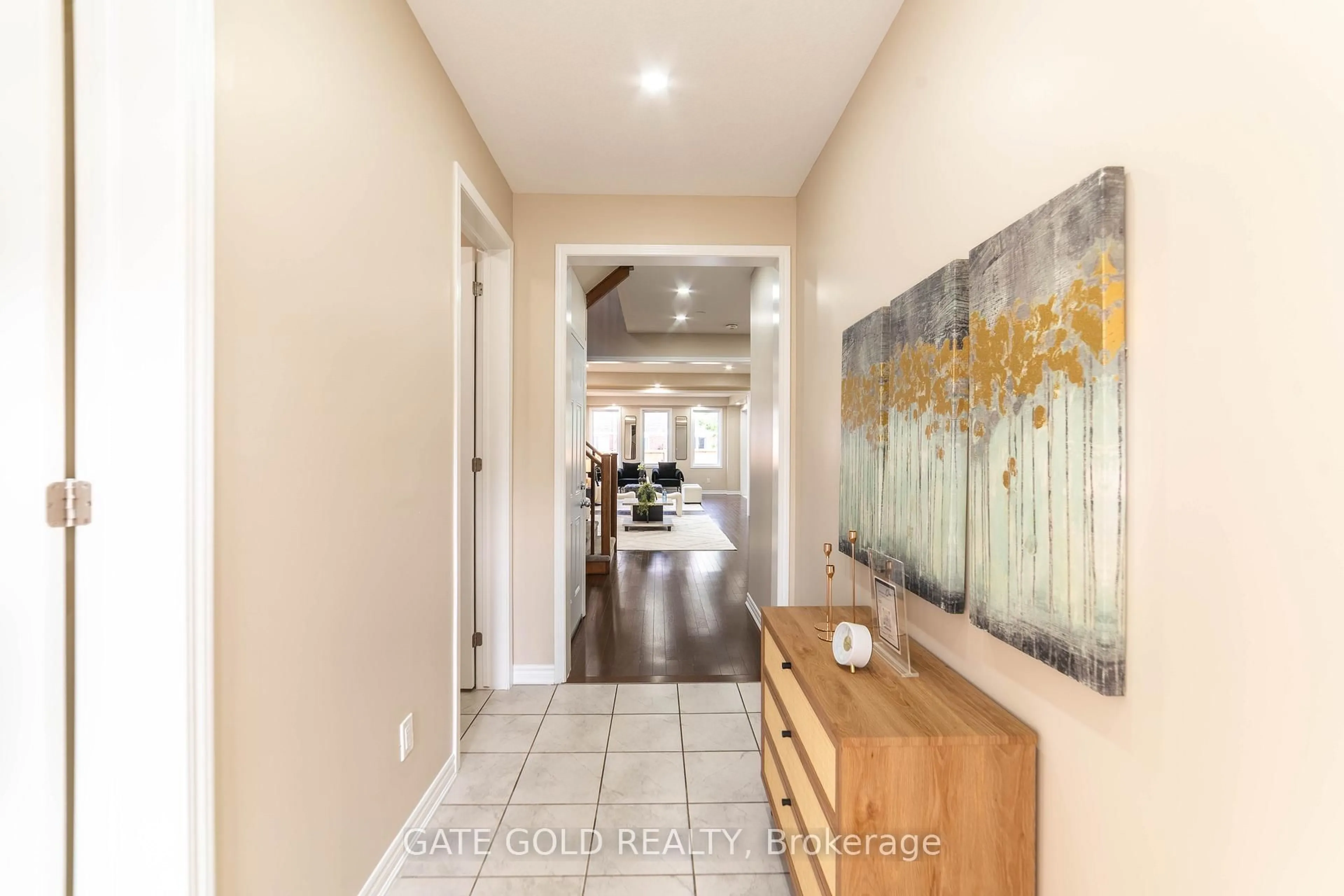 Indoor entryway for 187 Ridge Rd, Cambridge Ontario N3E 0C3