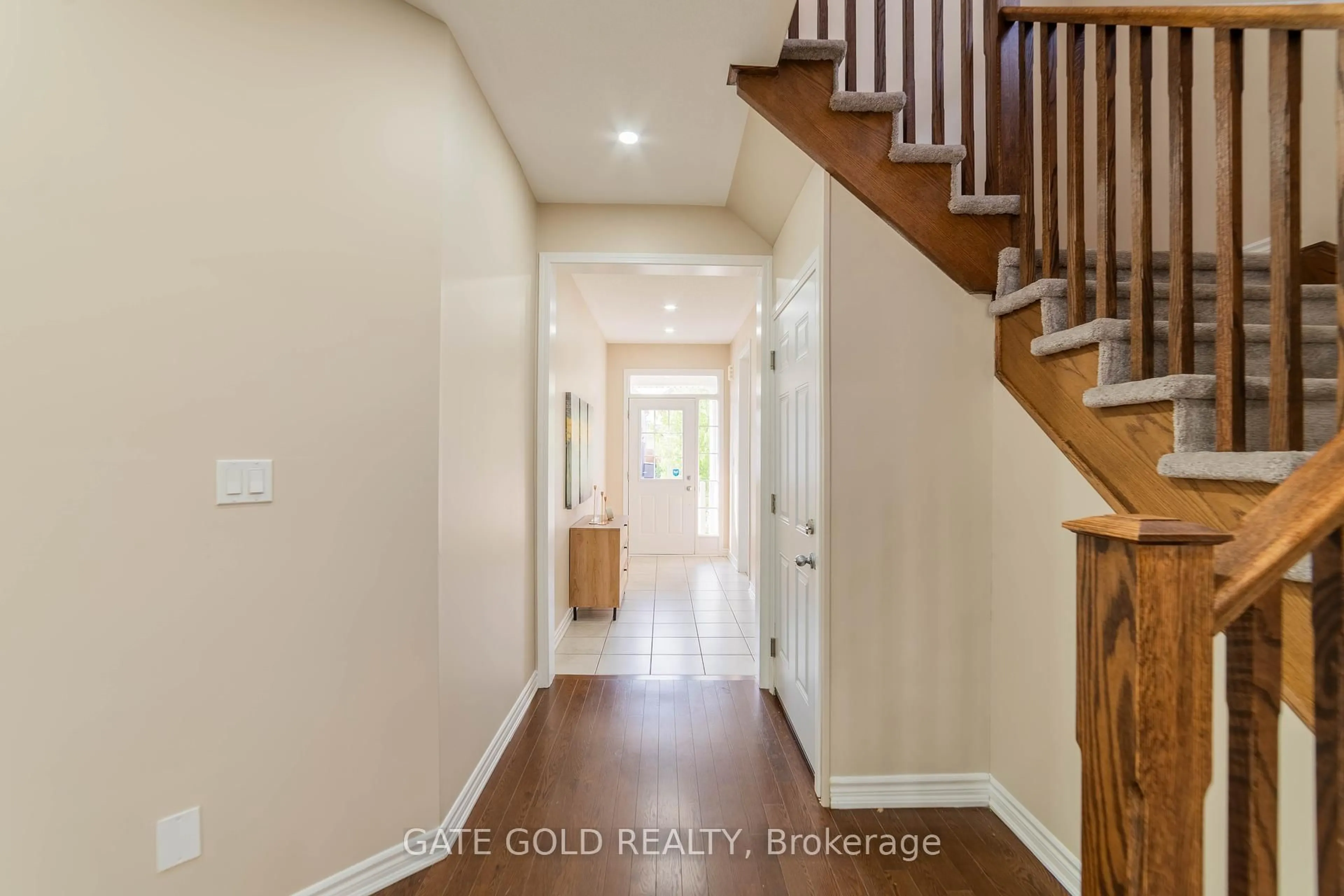 Indoor entryway for 187 Ridge Rd, Cambridge Ontario N3E 0C3