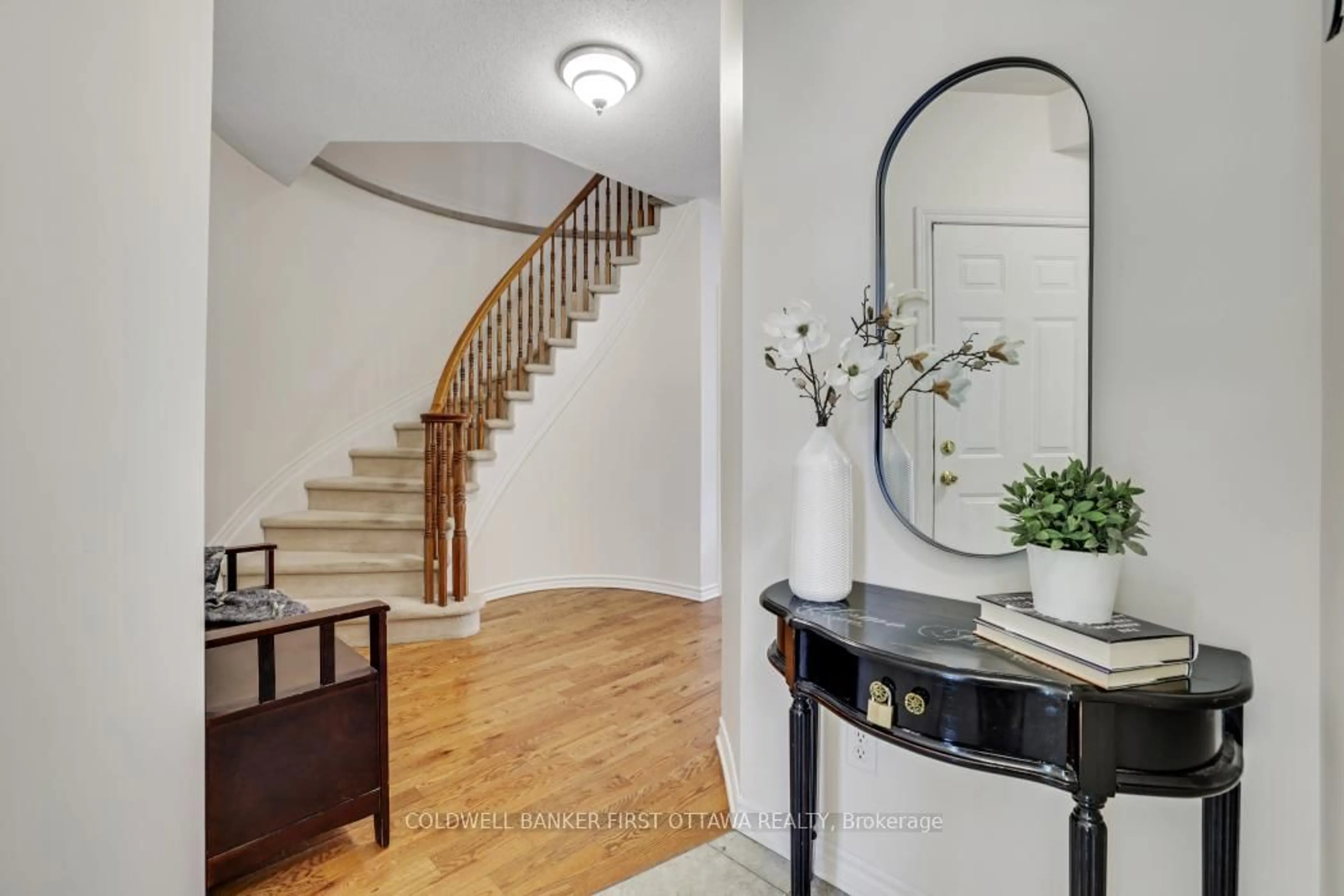 Indoor entryway for 69 Friendly Cres, Ottawa Ontario K2S 2B6