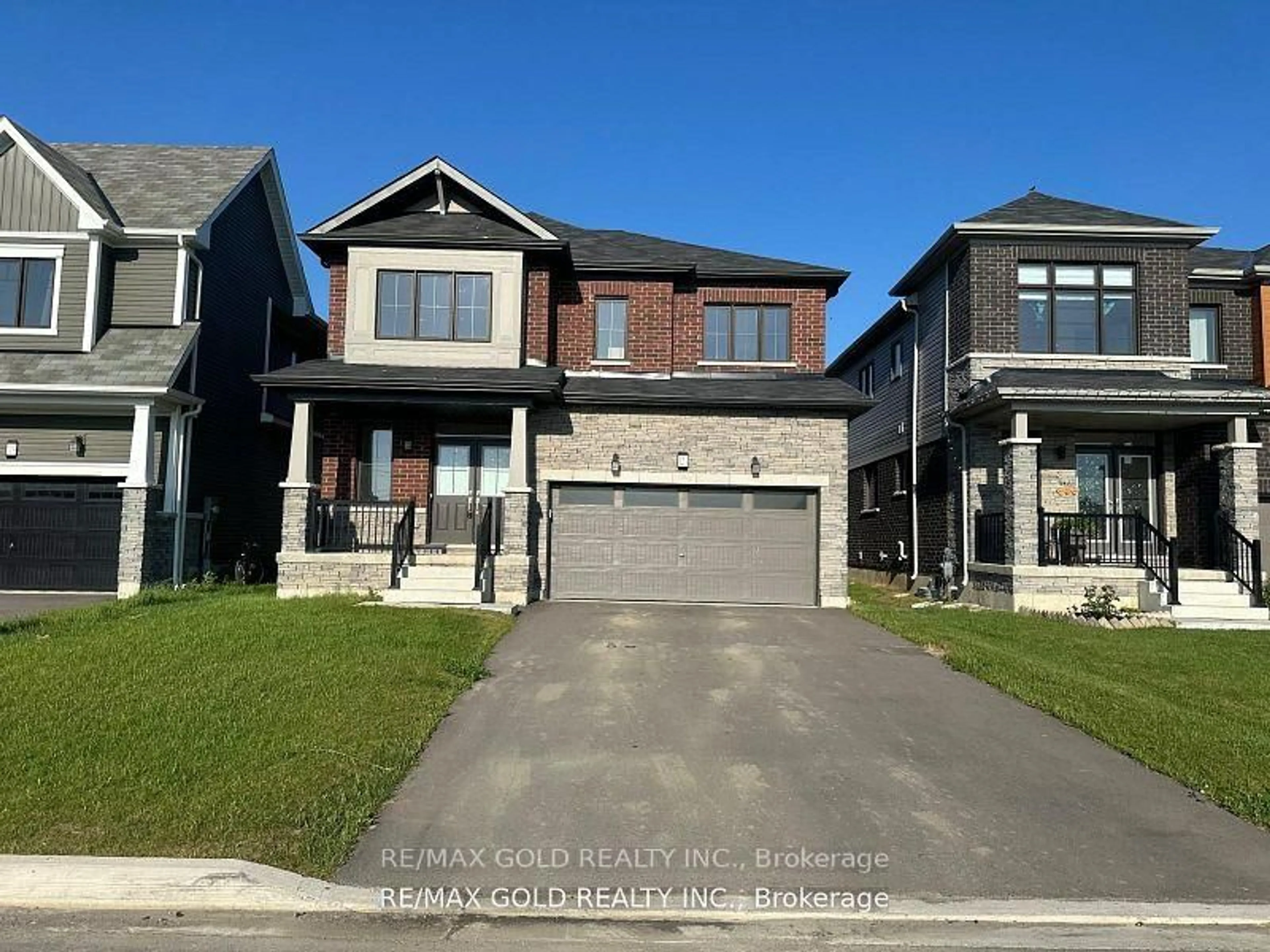 Home with brick exterior material, street for 121 Explorer Way, Thorold Ontario L2E 6S4