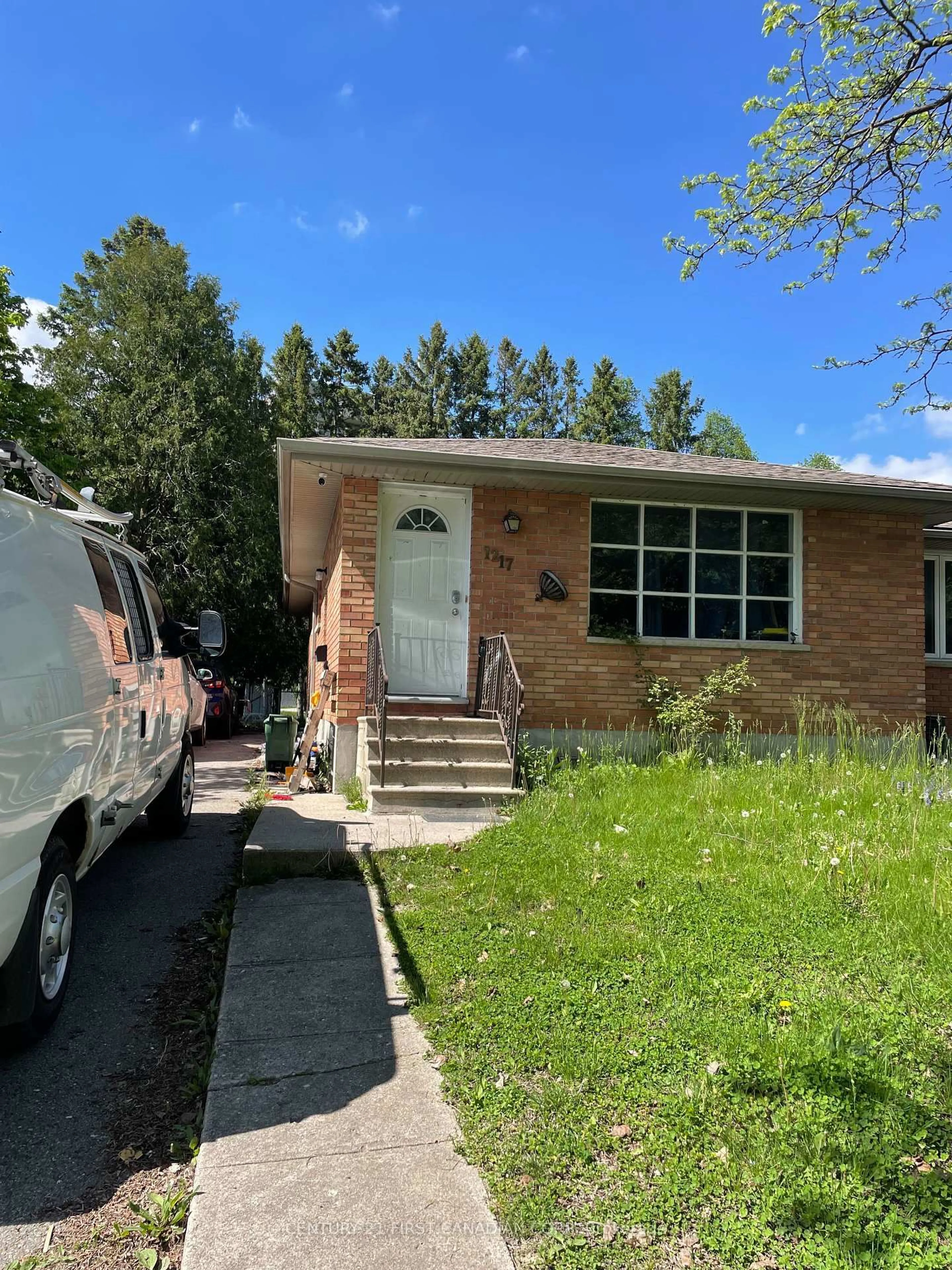 Home with brick exterior material, street for 1217 Victoria Dr, London East Ontario N5Y 4E3