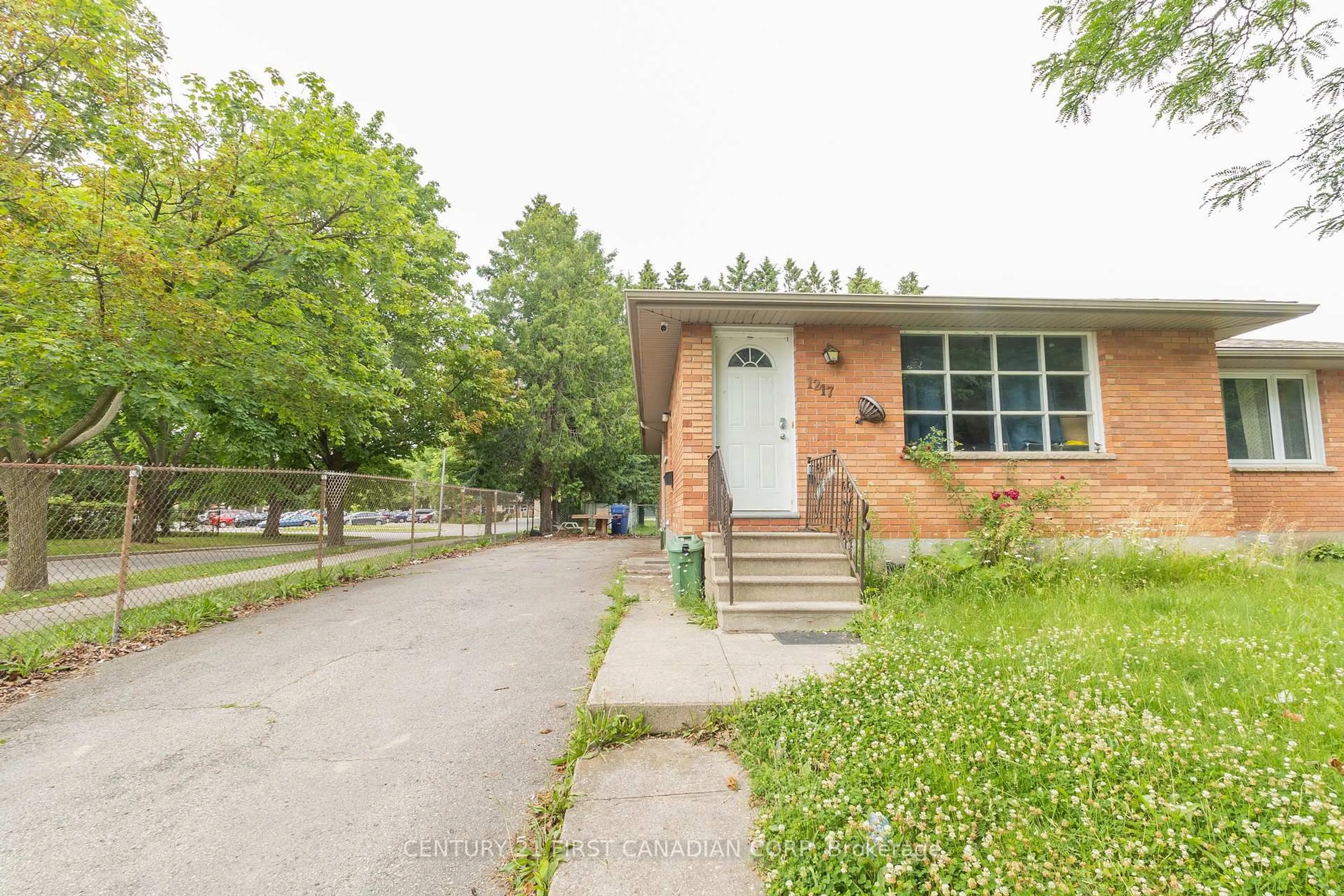 Unknown for 1217 Victoria Dr, London East Ontario N5Y 4E3