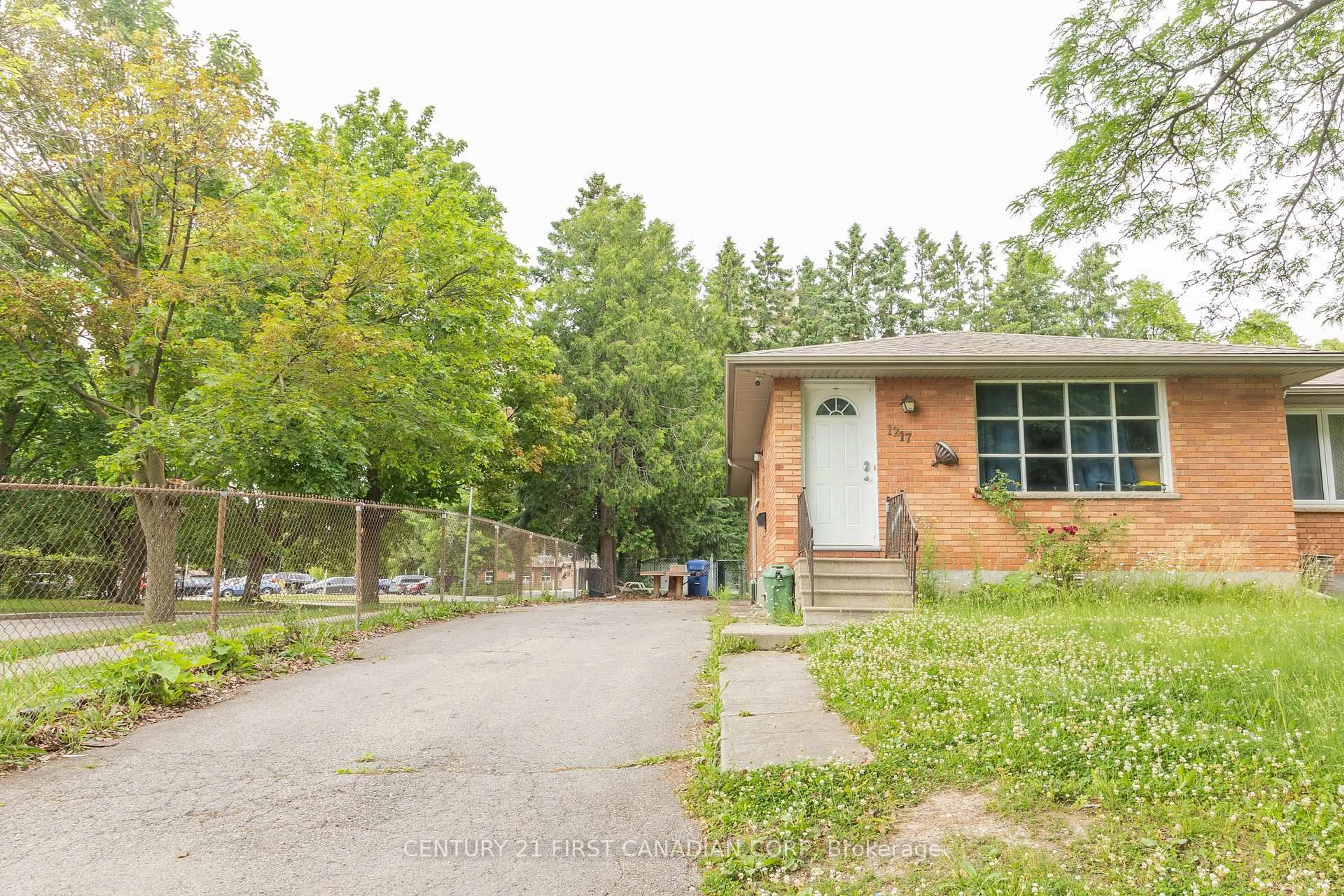 Unknown for 1217 Victoria Dr, London East Ontario N5Y 4E3
