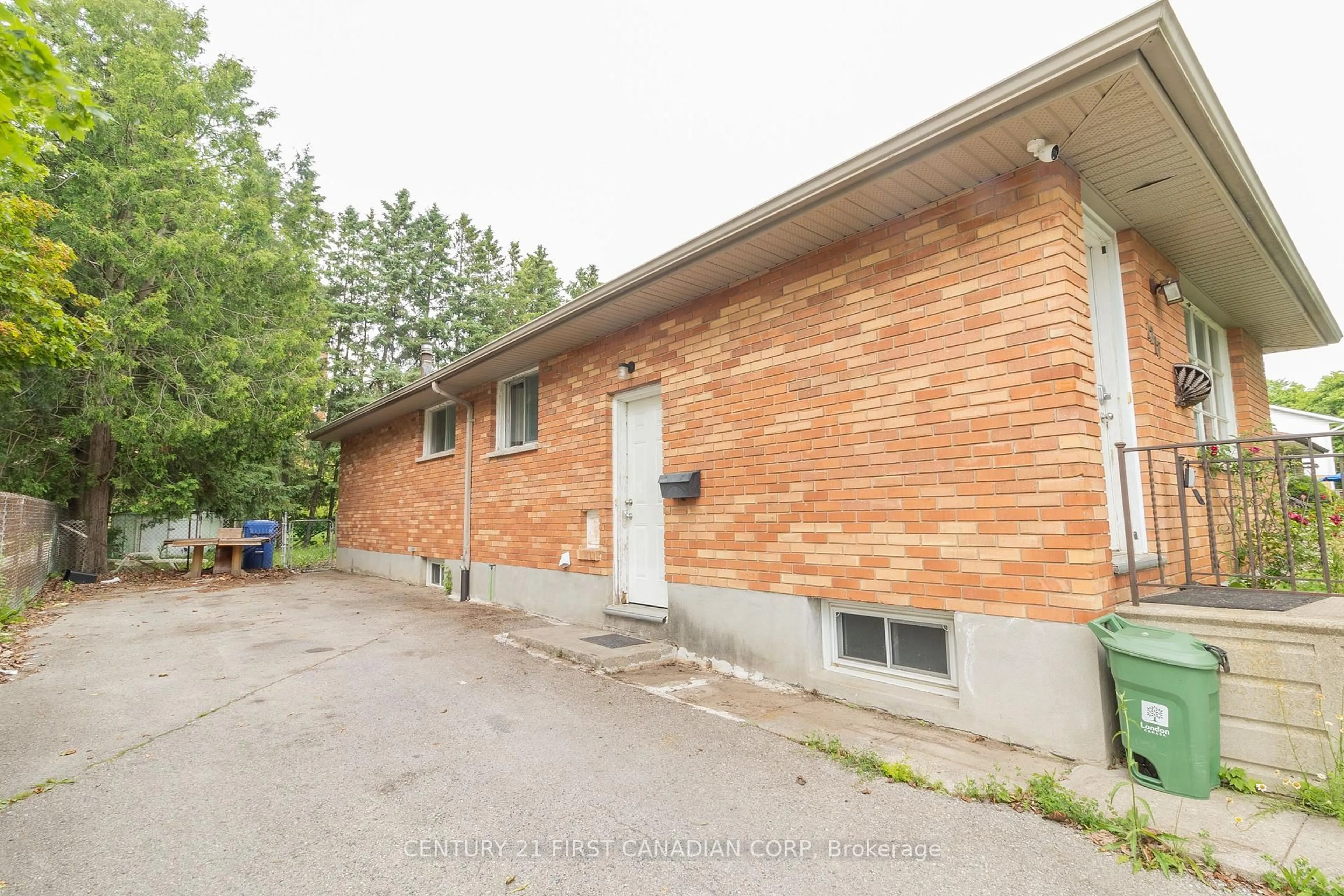 Unknown for 1217 Victoria Dr, London East Ontario N5Y 4E3