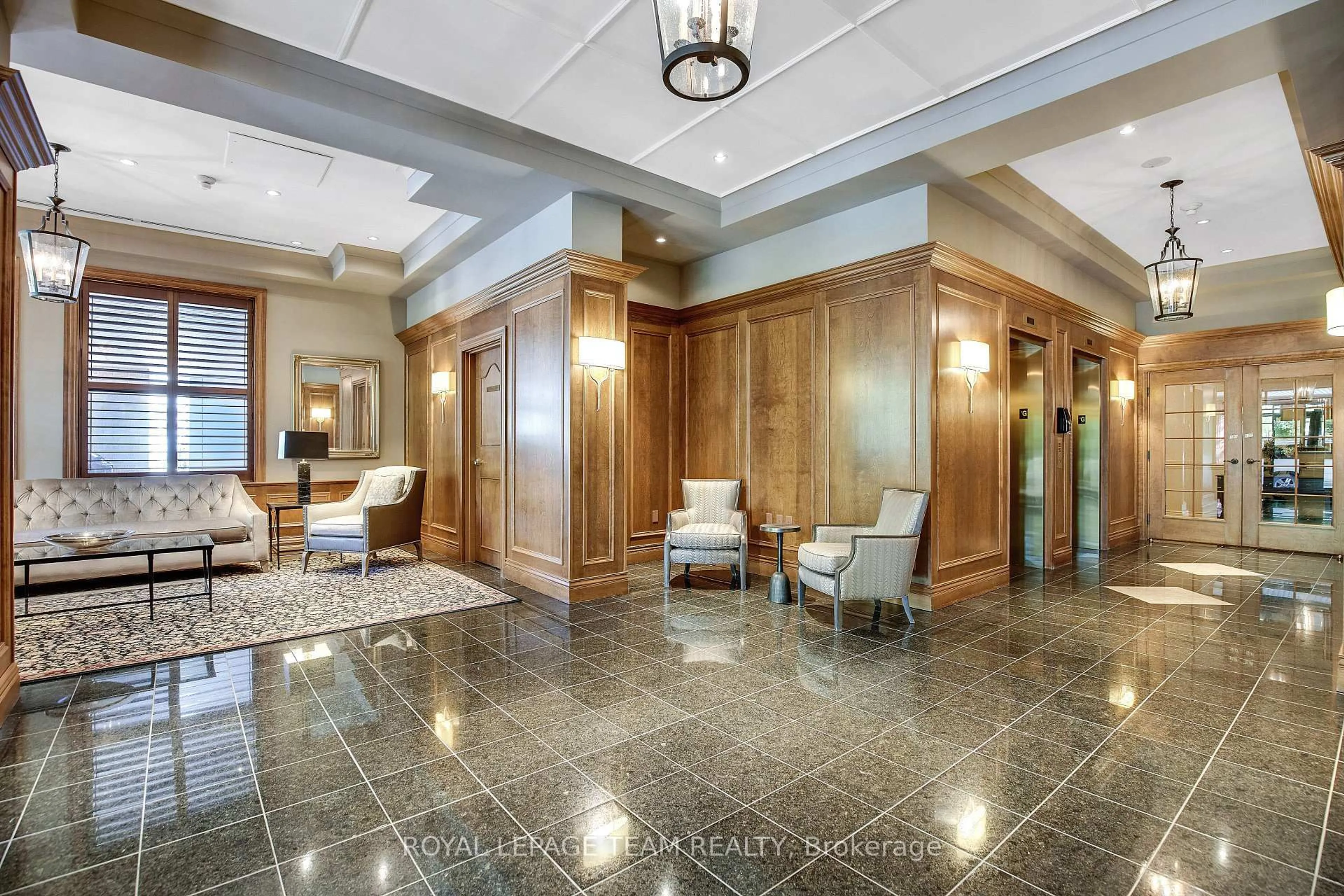 Indoor foyer for 131 Wurtemburg St #PH1, Ottawa Ontario K1N 1J2