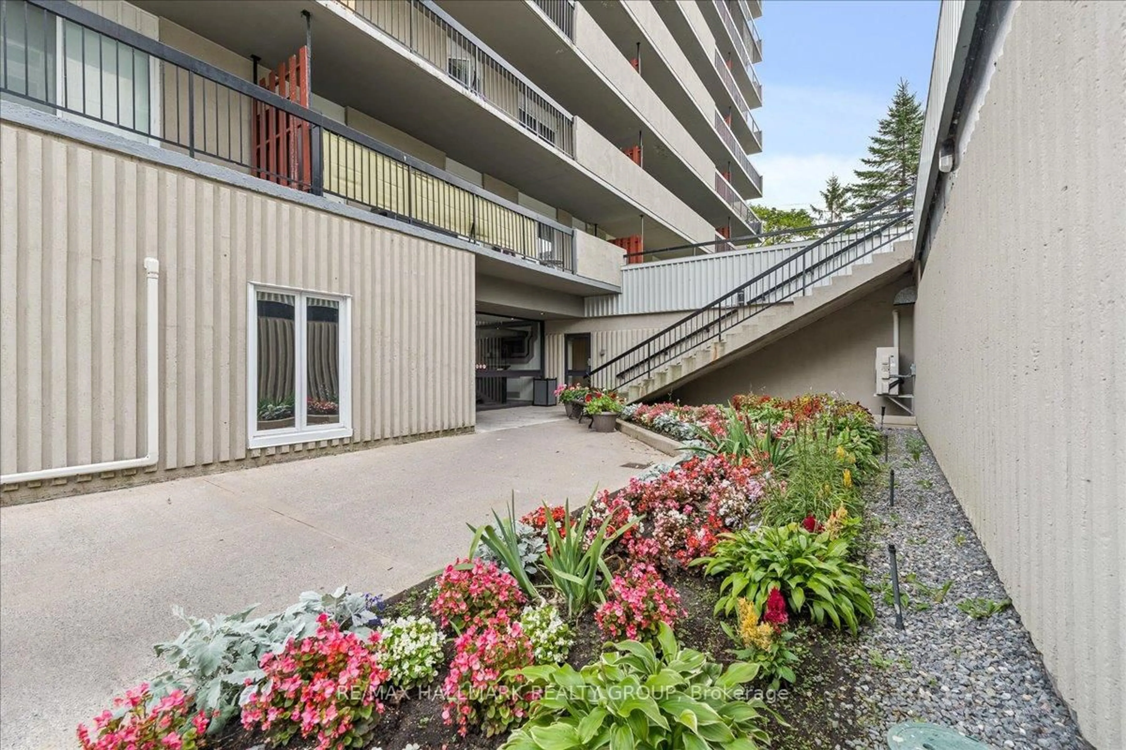 Patio, unknown for 158B McArthur Ave #801, Ottawa Ontario K1L 8C9