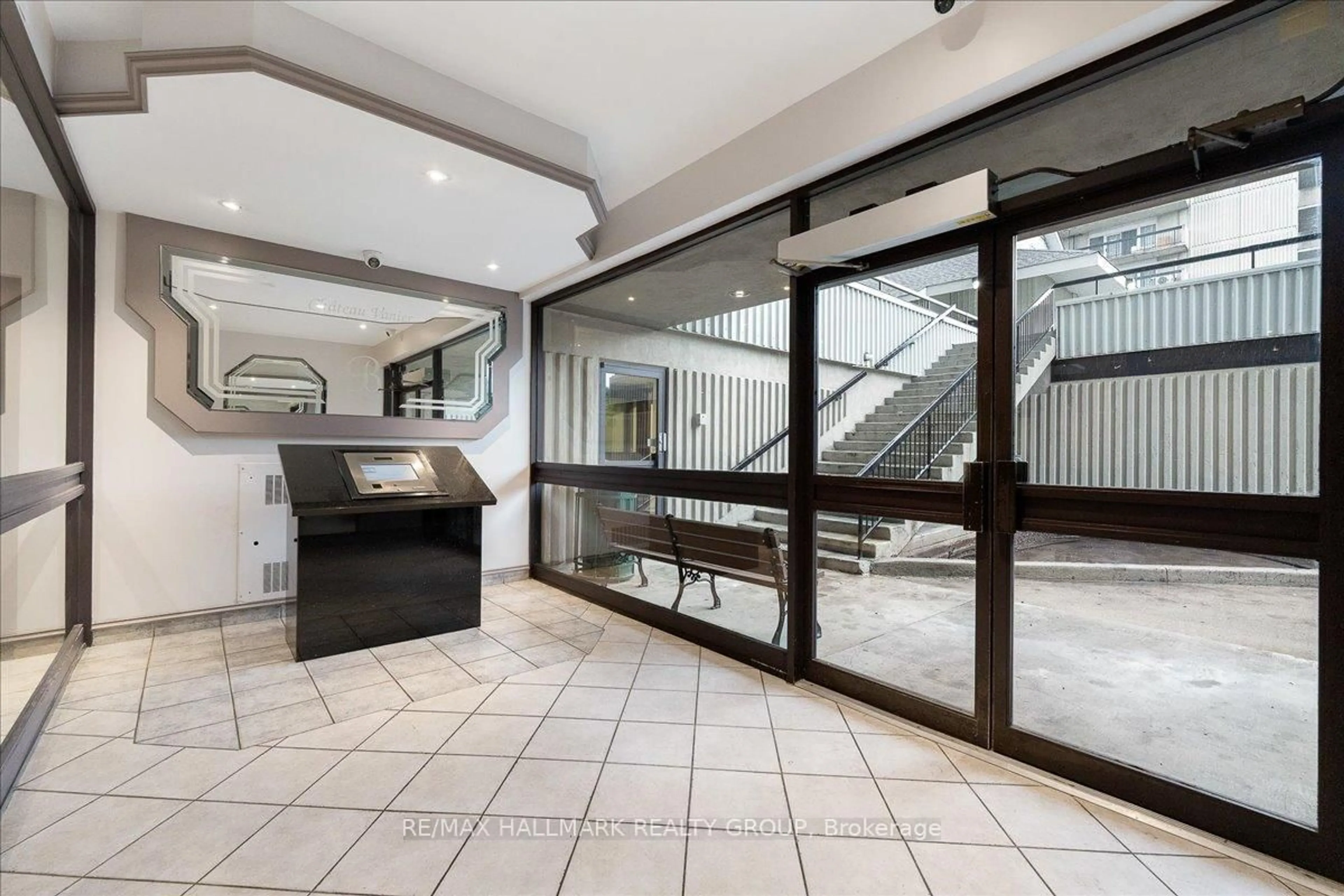 Indoor foyer for 158B McArthur Ave #801, Ottawa Ontario K1L 8C9