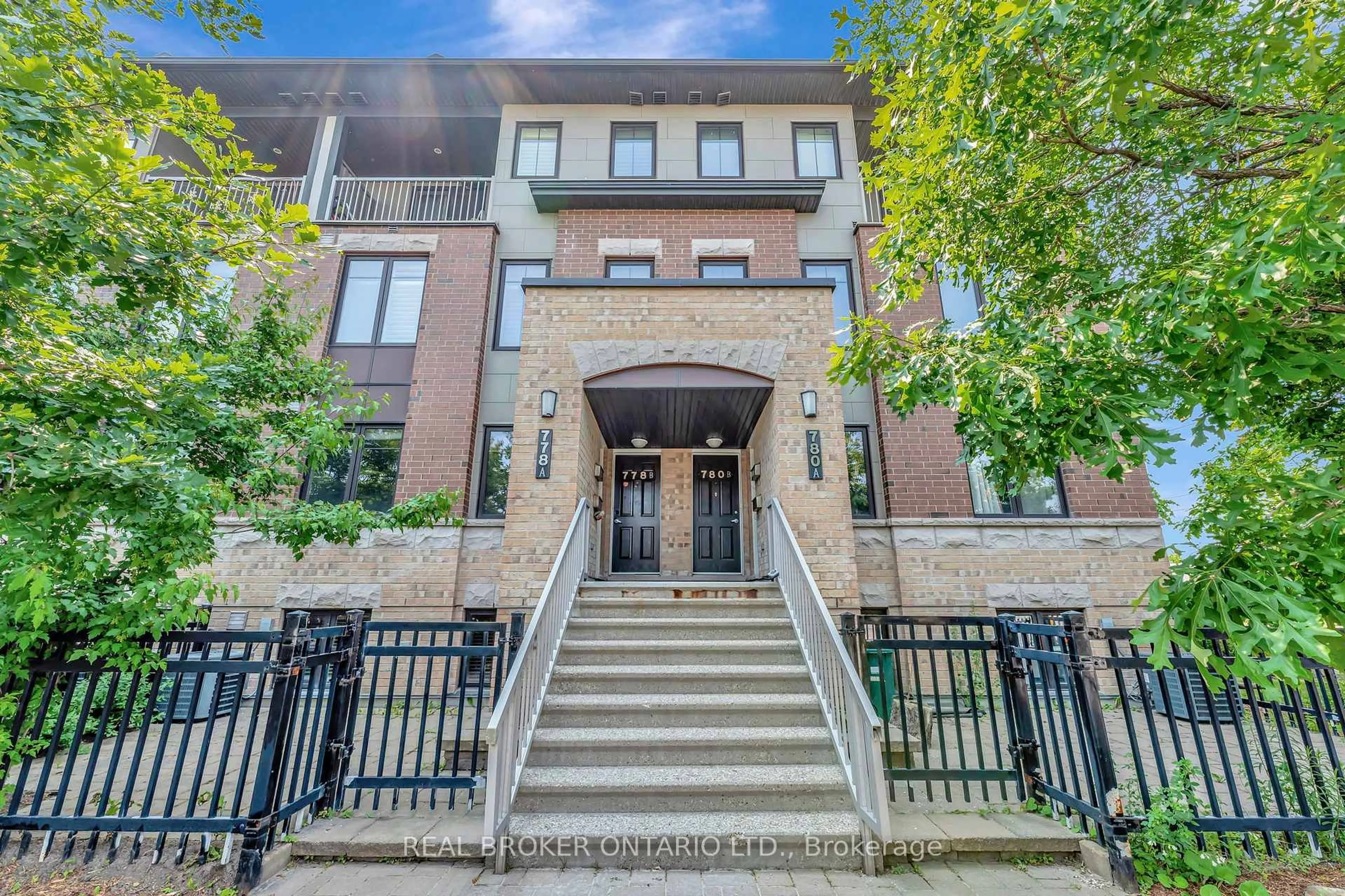 Stairs for 778 Chapman Mills Dr #37, Ottawa Ontario K2J 3V2