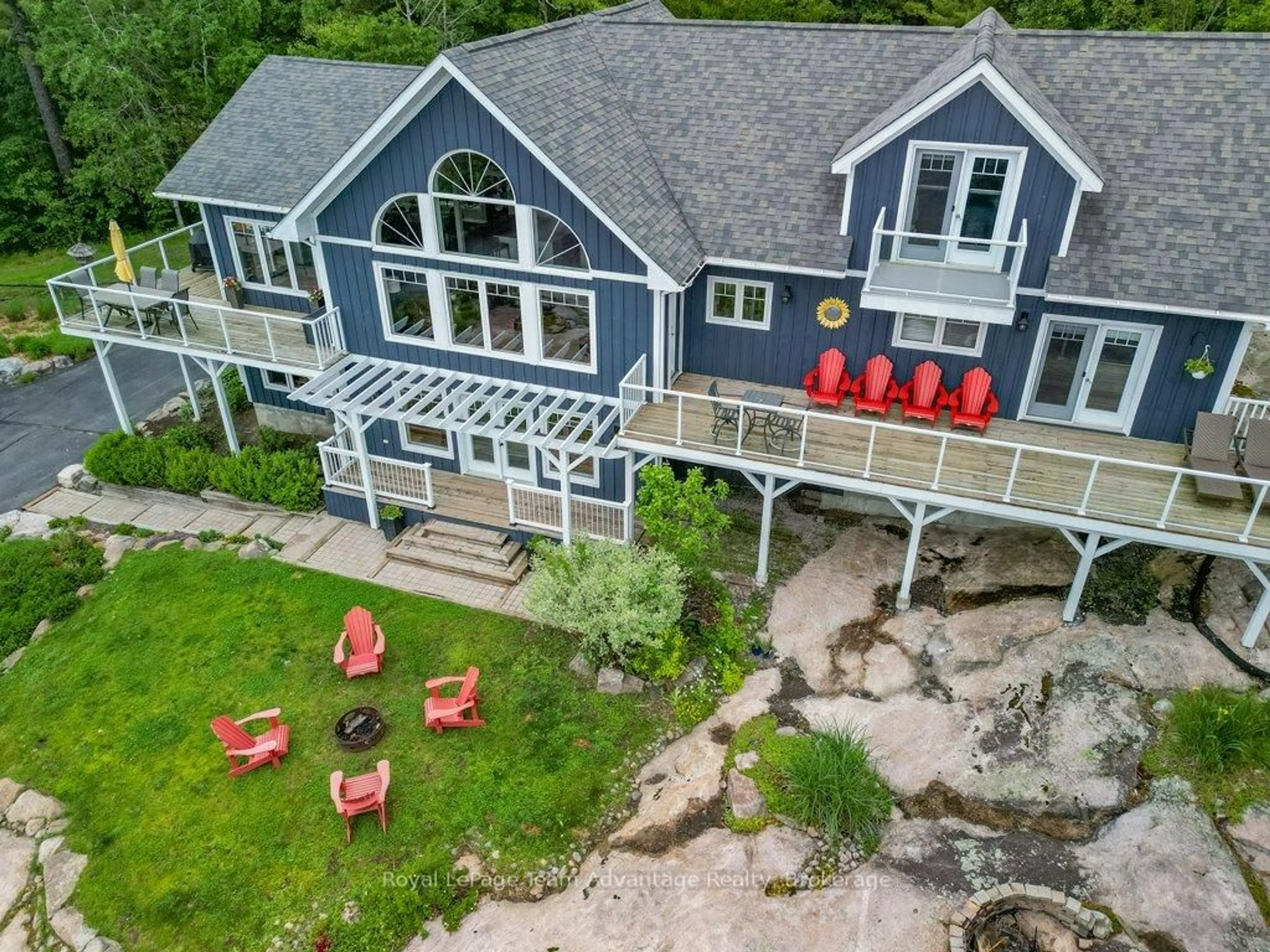 A pic from outside/outdoor area/front of a property/back of a property/a pic from drone, water/lake/river/ocean view for 39 Big Sound Rd, McDougall Ontario P0G 1G0
