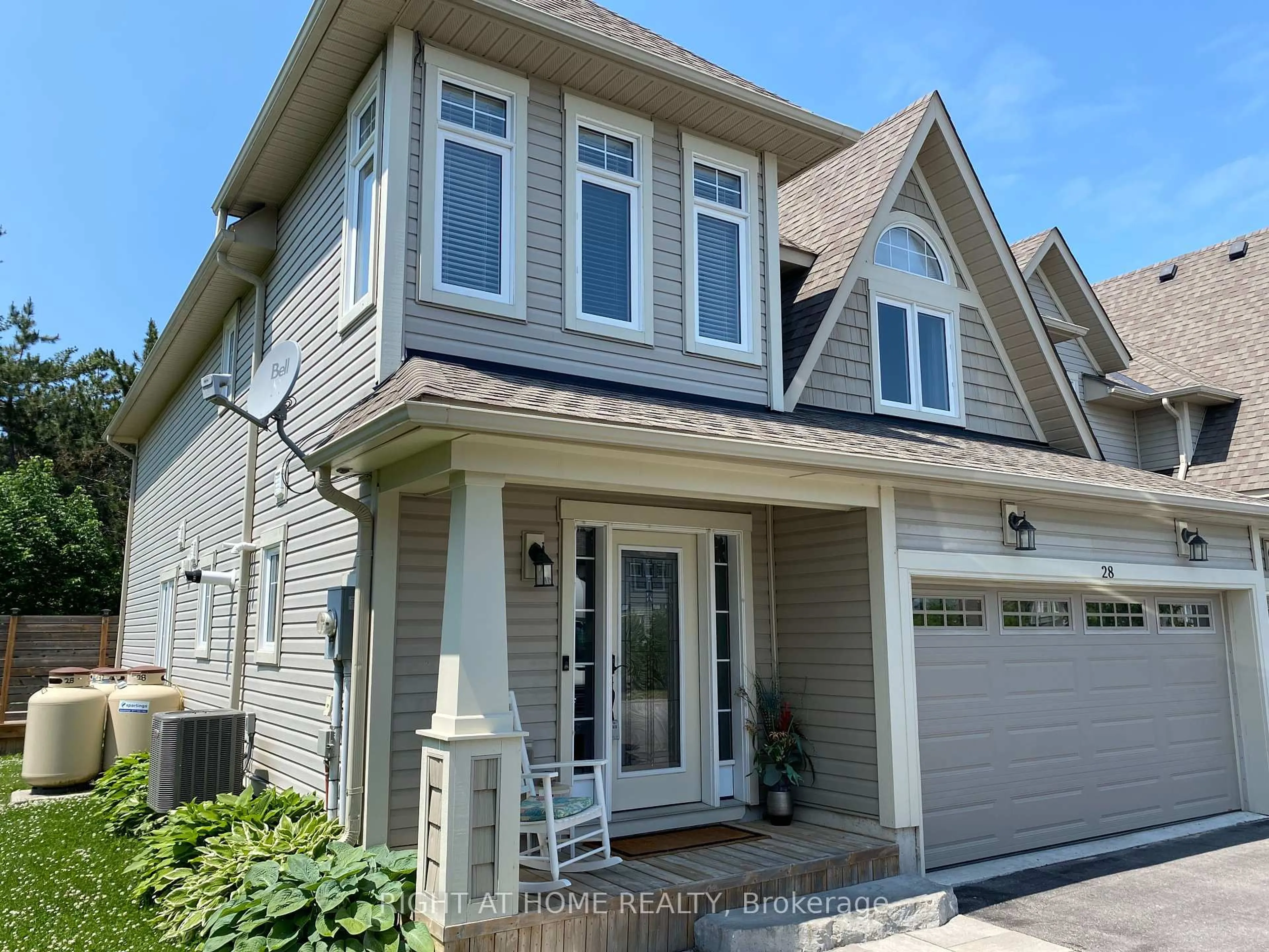 Home with vinyl exterior material, street for 28 Masters Cres, Georgian Bay Ontario L0K 1S0