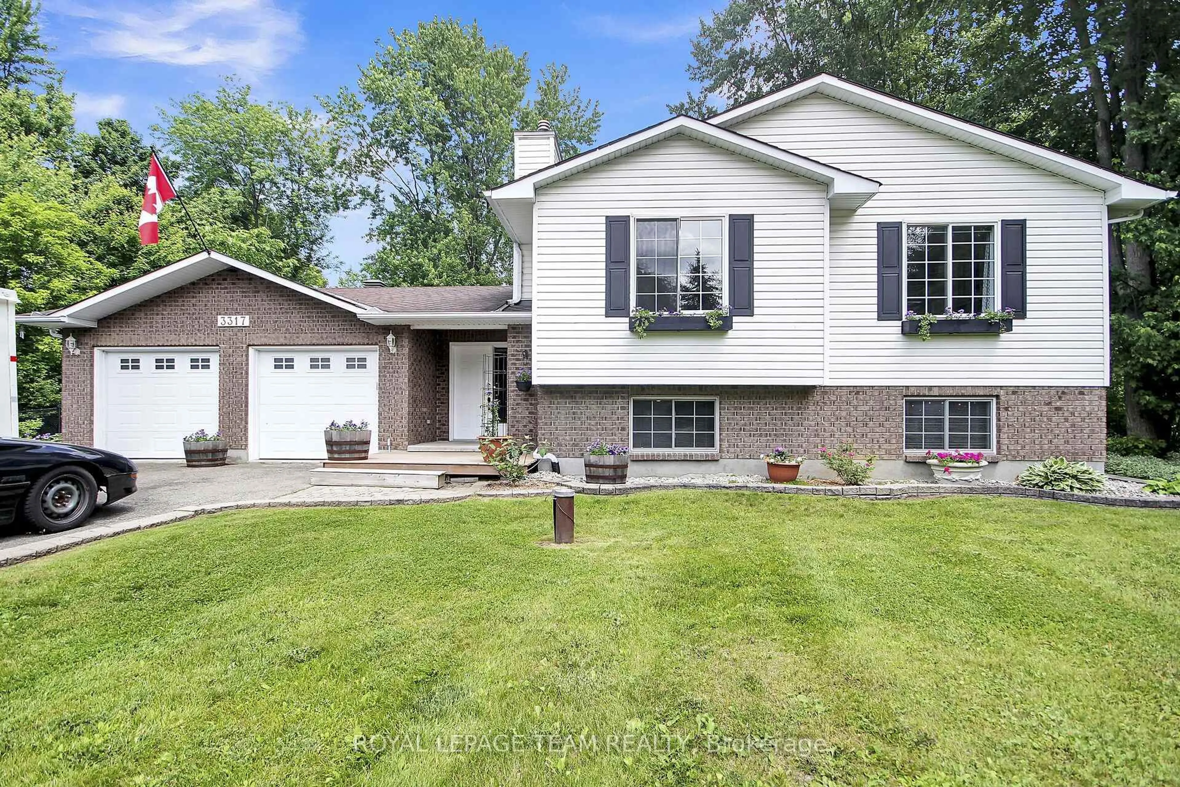 Home with vinyl exterior material, street for 3317 Wild Cherry Dr, Osgoode Ontario K0A 2W0