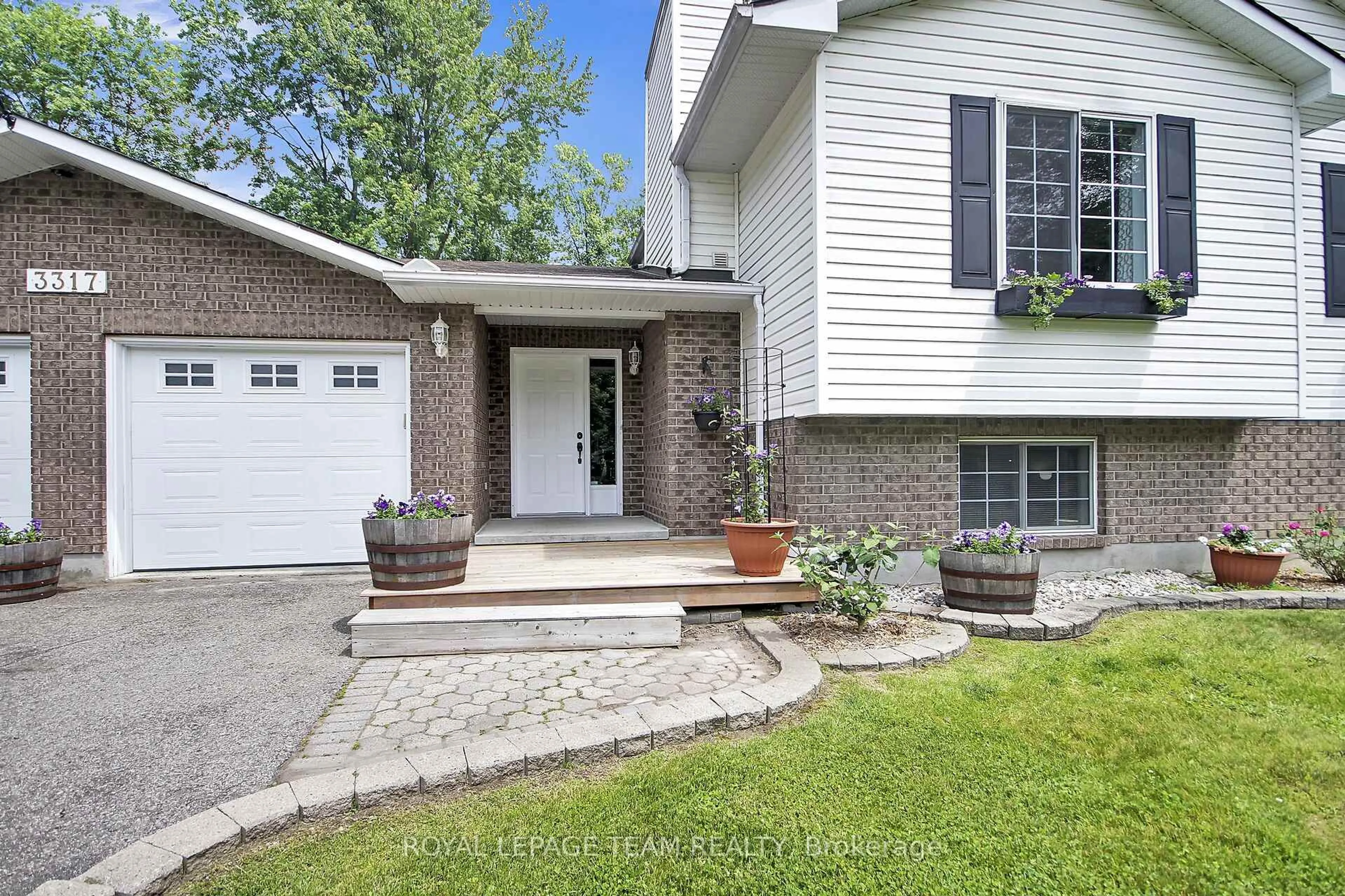 Home with brick exterior material, street for 3317 Wild Cherry Dr, Osgoode Ontario K0A 2W0