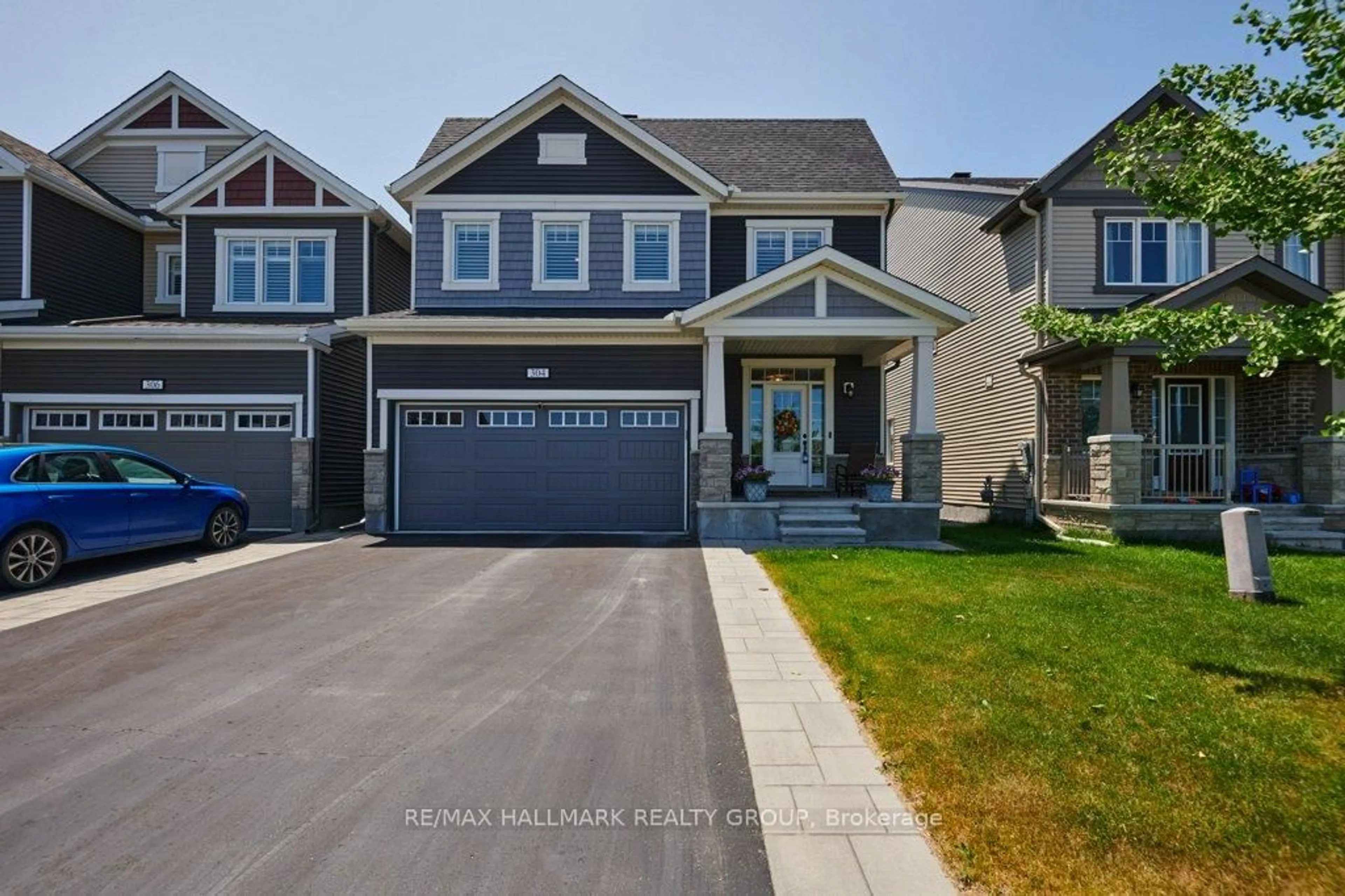 Home with vinyl exterior material, street for 304 Ponderosa St, Ottawa Ontario K2V 0N4