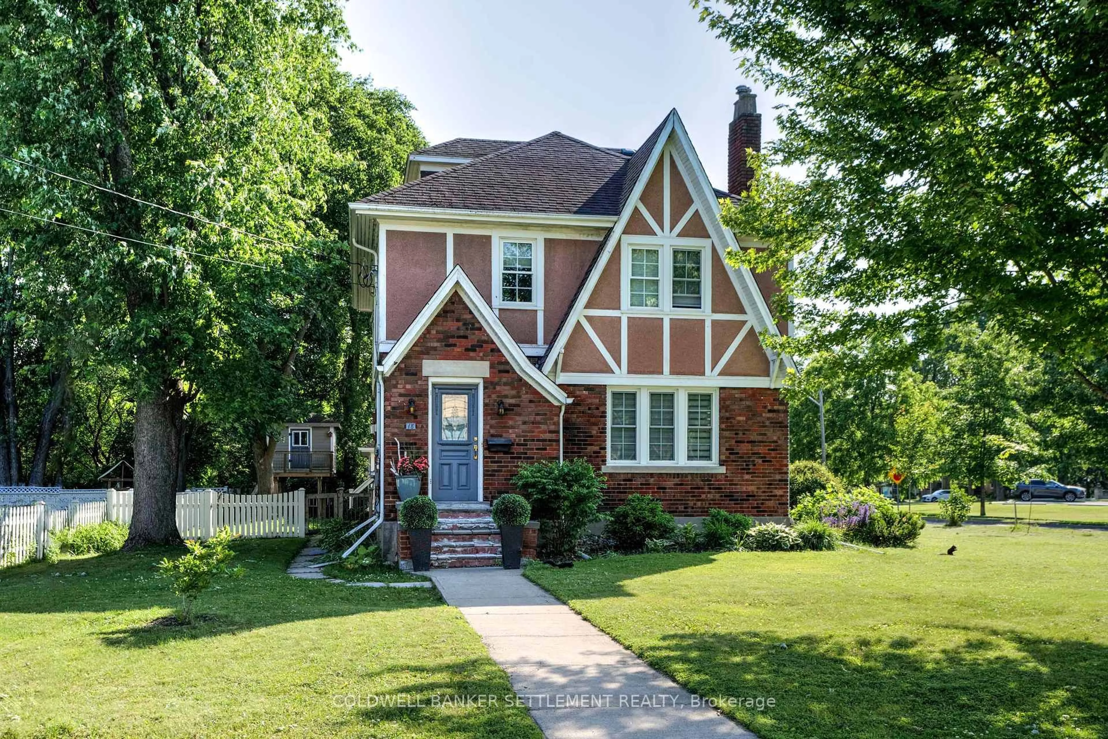 Home with brick exterior material, street for 18 Victoria St, Perth Ontario K7H 2H6