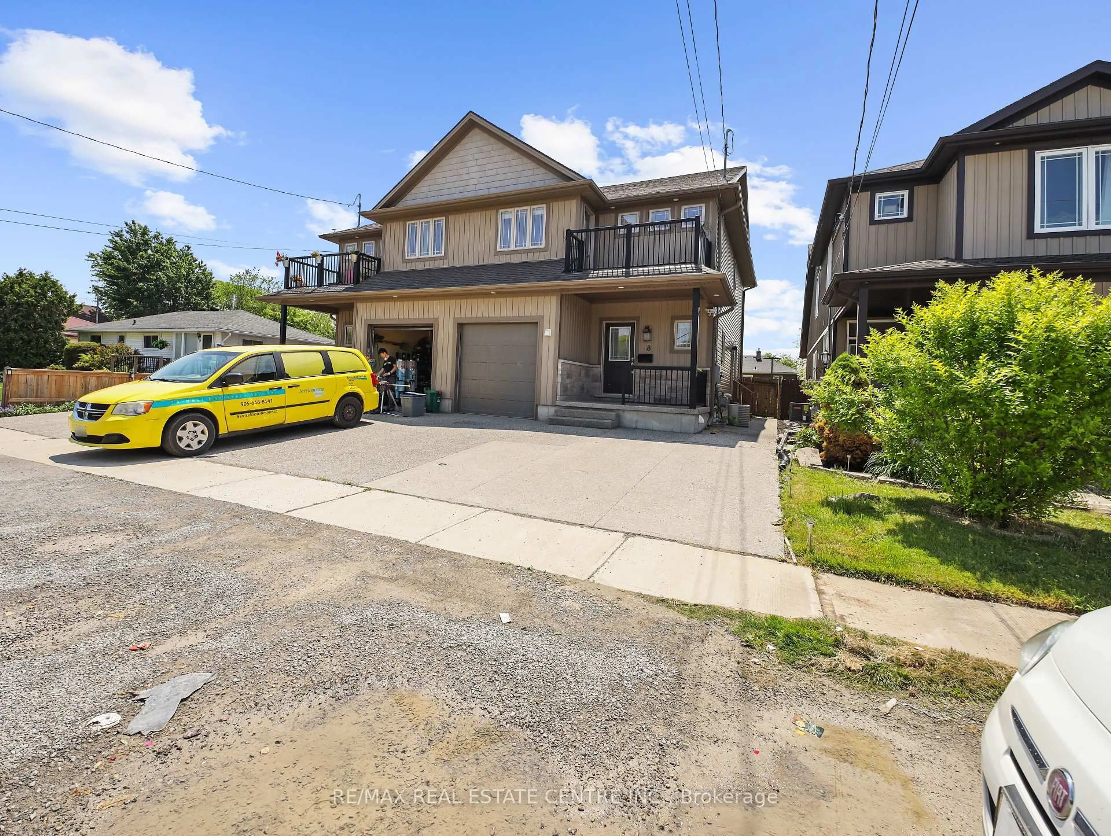 A pic from outside/outdoor area/front of a property/back of a property/a pic from drone, street for 8 Keswick St, St. Catharines Ontario L2P 1L9
