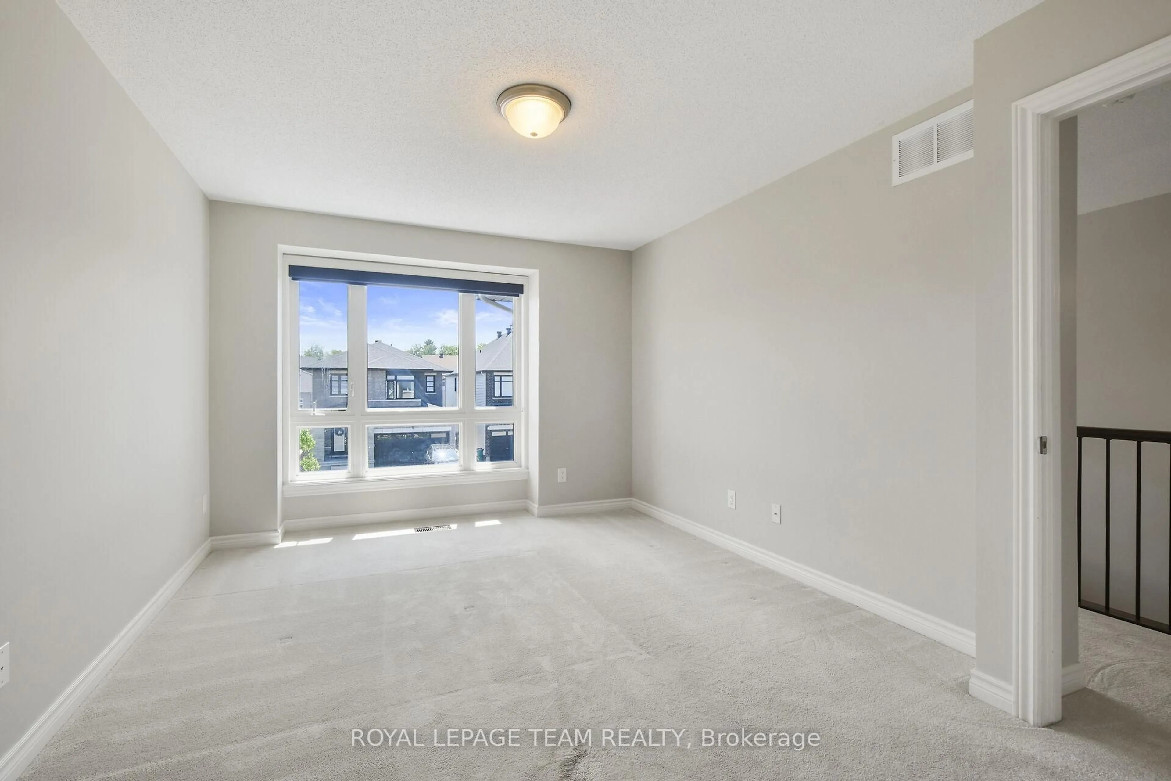 A pic of a room for 273 Shinleaf Cres, Ottawa Ontario K1W 0J2