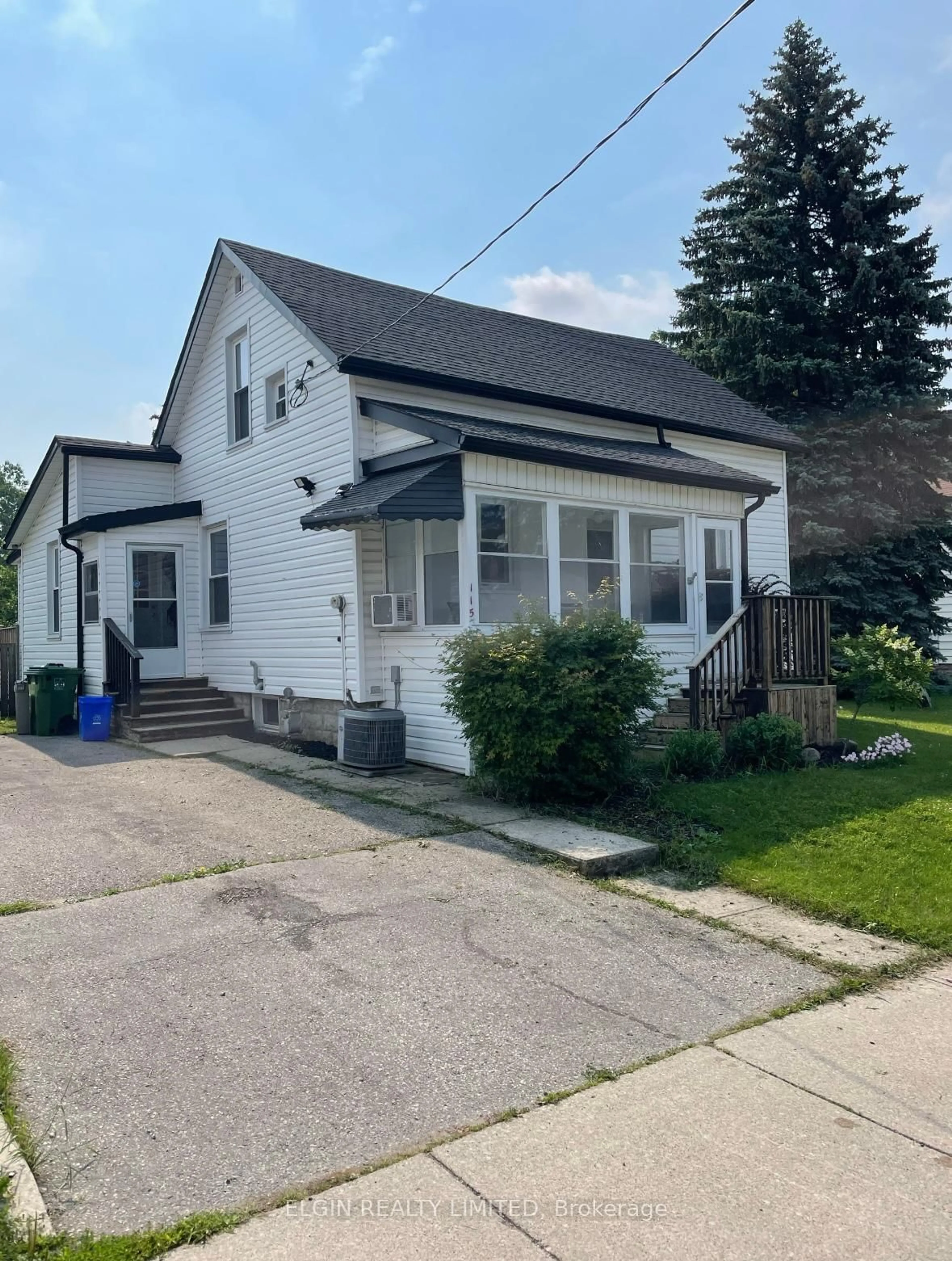 Home with vinyl exterior material, street for 115 Balaclava St, St. Thomas Ontario N5P 3C8