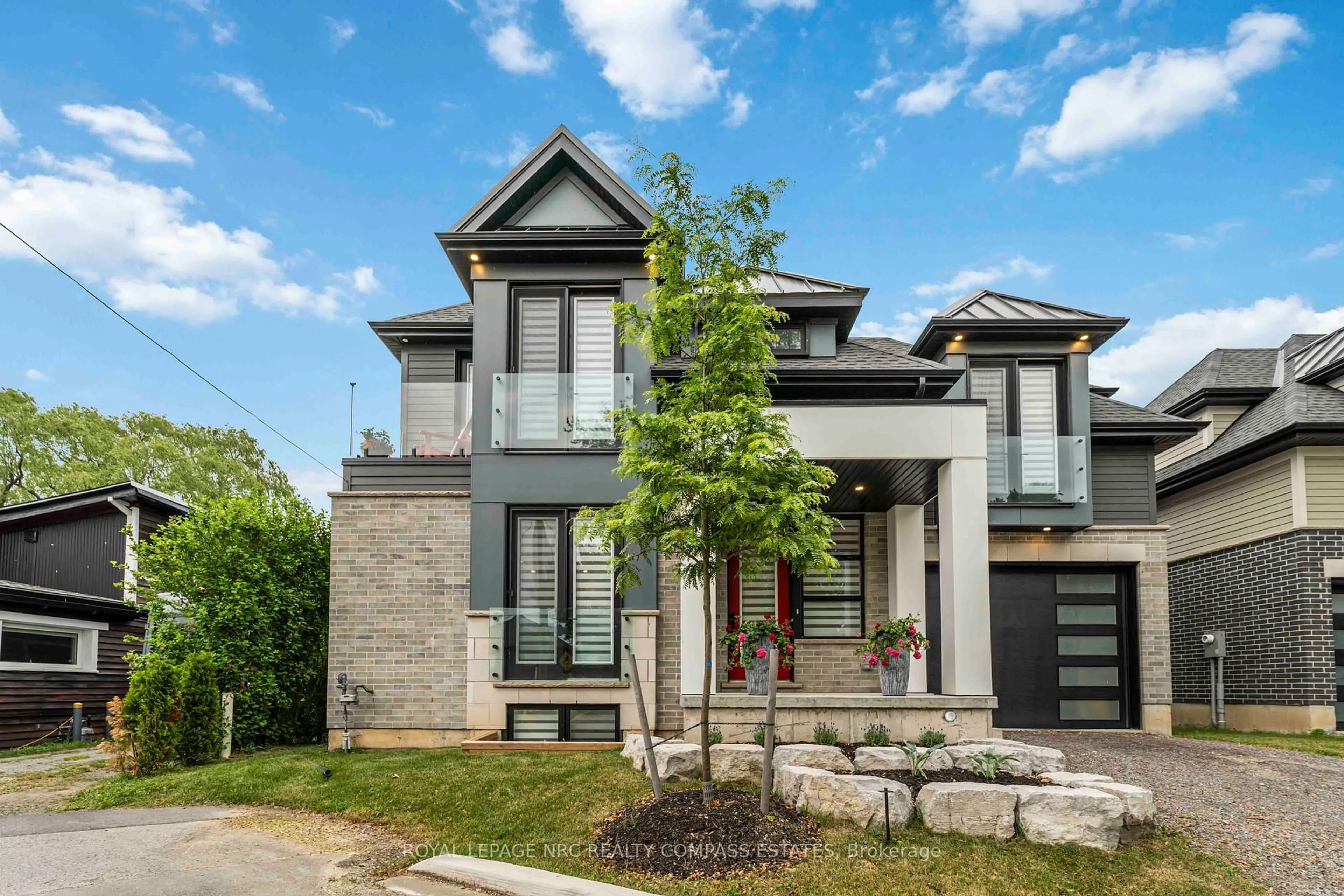 Home with brick exterior material, street for 10 PAXTON Ave, St. Catharines Ontario L2N 5H8