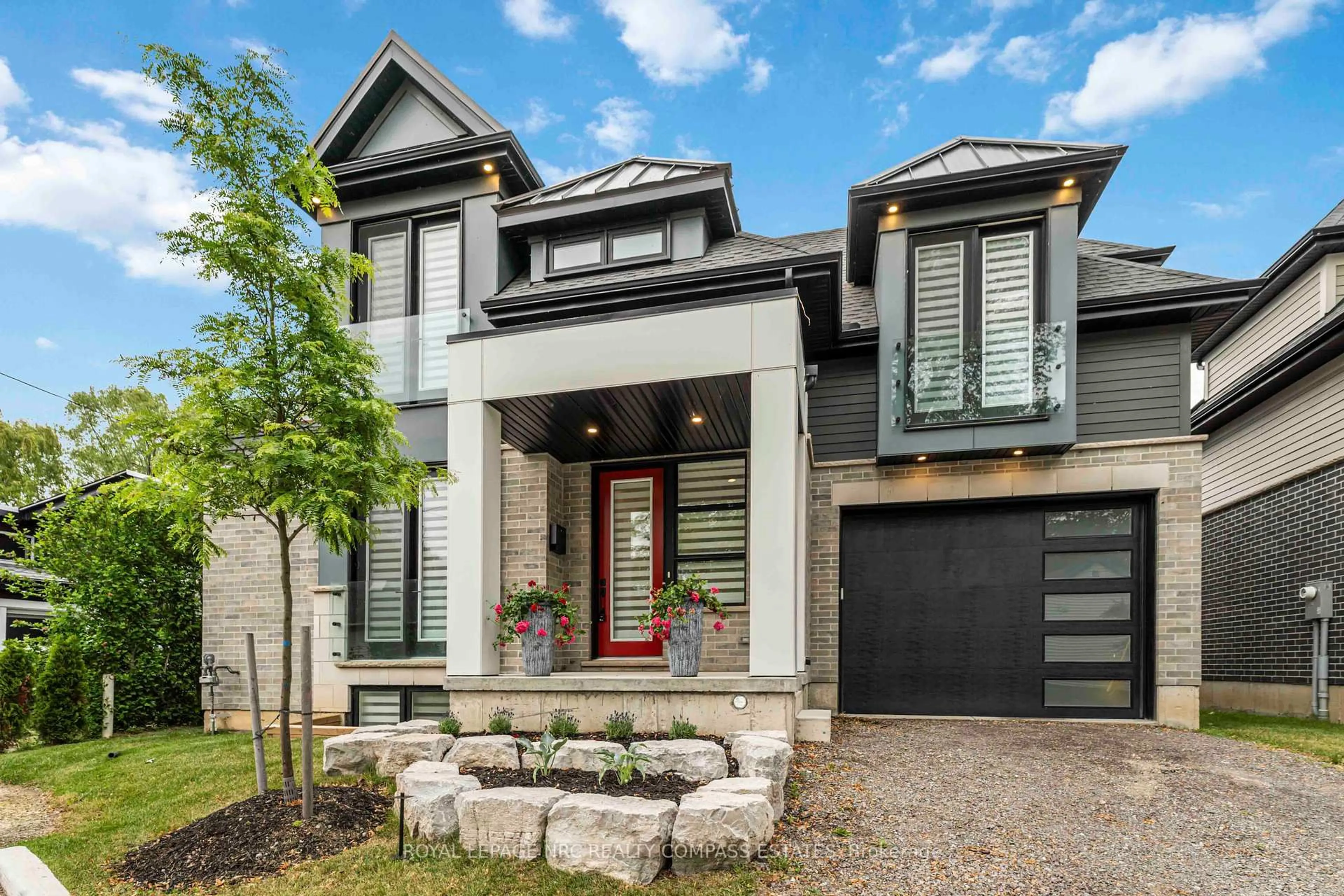 Home with brick exterior material, street for 10 PAXTON Ave, St. Catharines Ontario L2N 5H8