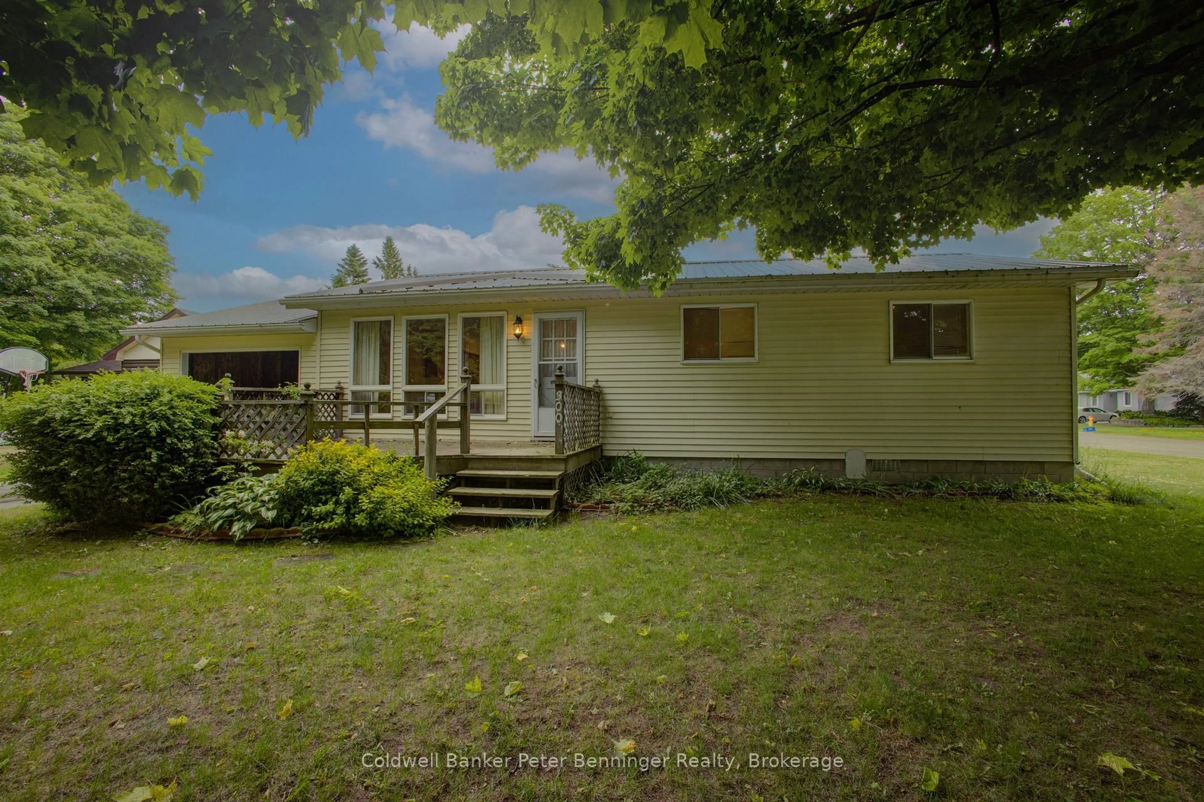 A pic from outside/outdoor area/front of a property/back of a property/a pic from drone, street for 300 Sauk Crt, Huron-Kinloss Ontario N0G 2R0