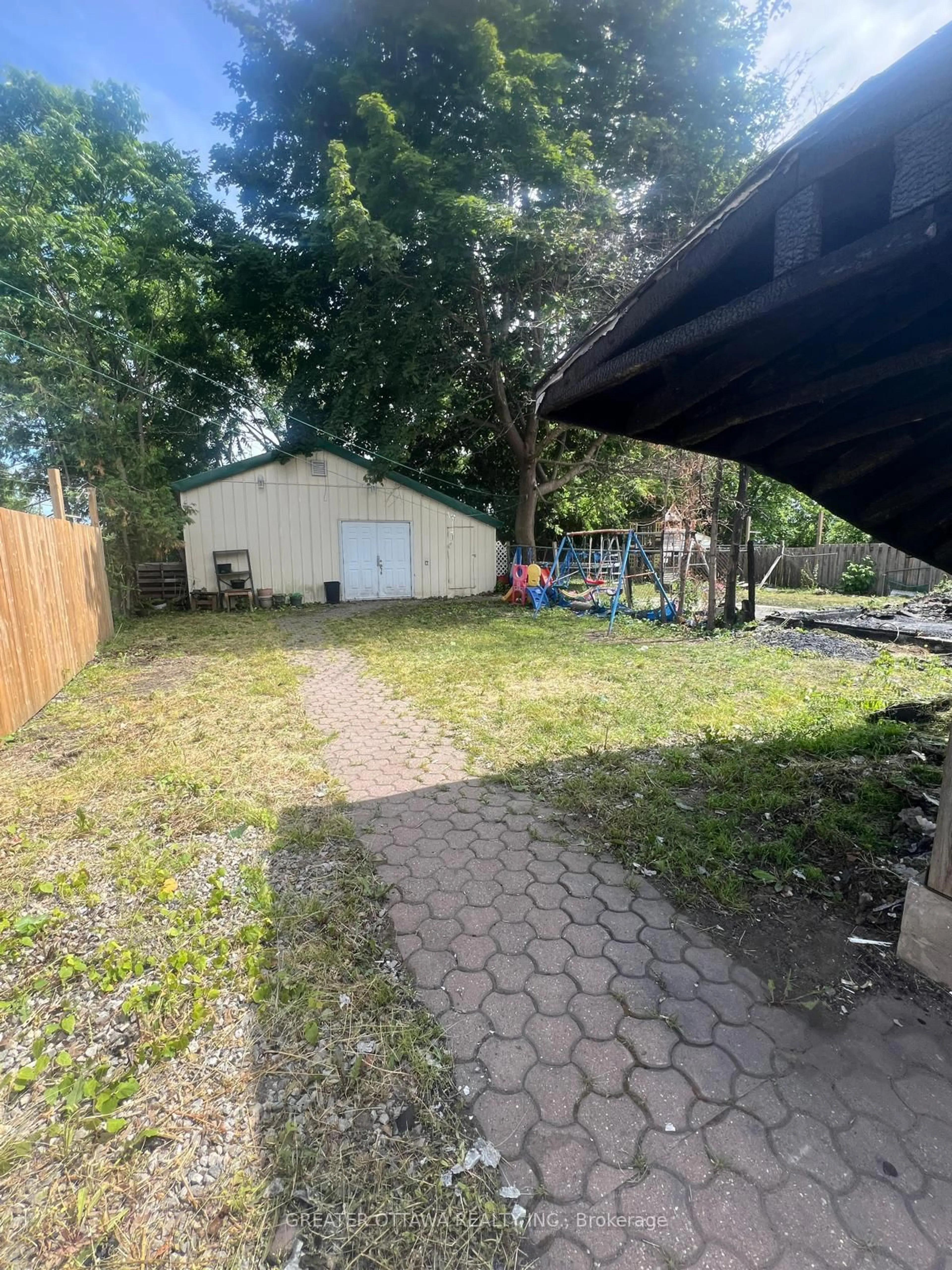 Shed for 19-21 Lanark St, Smiths Falls Ontario K7A 1K5