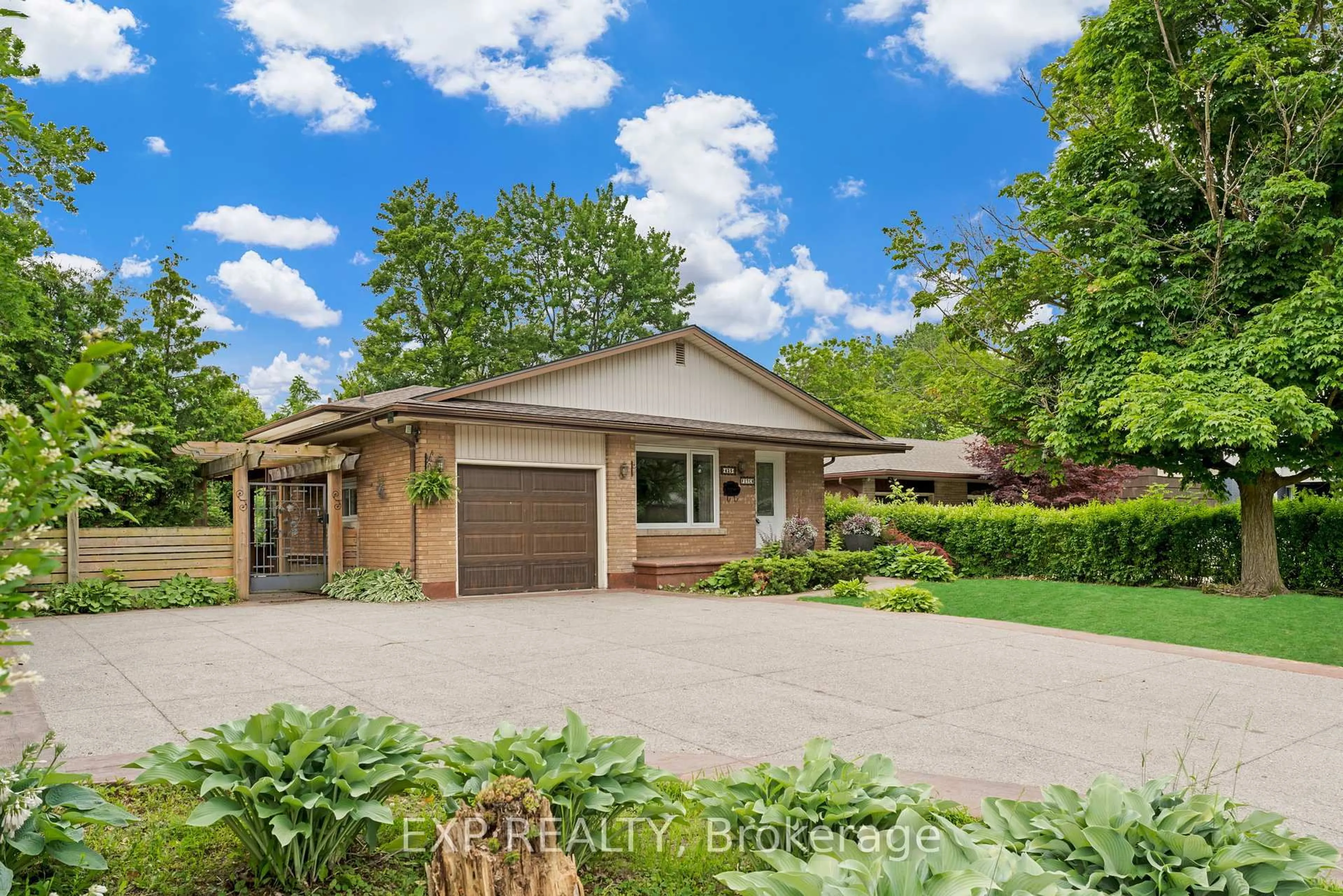 Home with brick exterior material, street for 425 Fitch St, Welland Ontario L3C 4W7