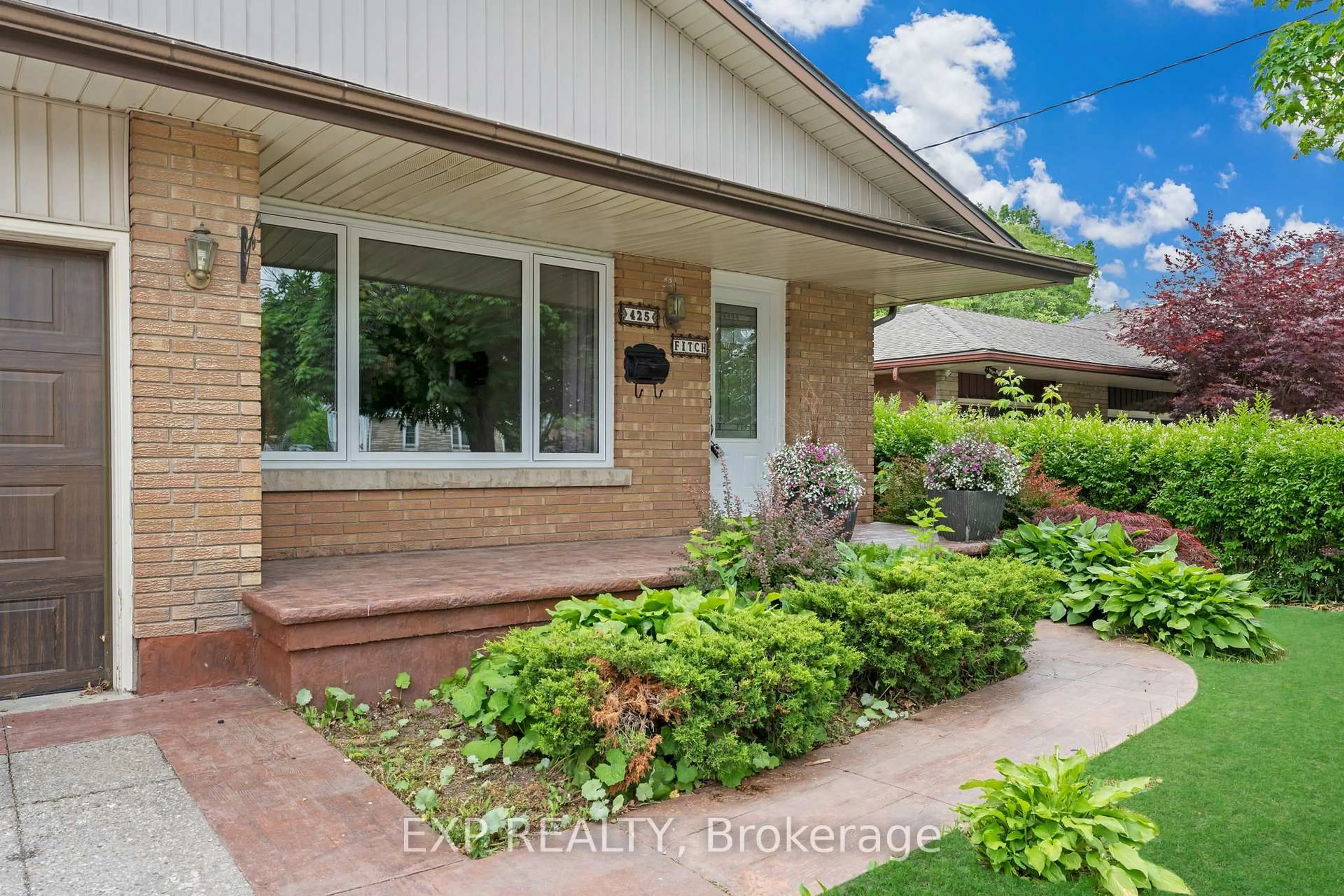 Home with brick exterior material, street for 425 Fitch St, Welland Ontario L3C 4W7