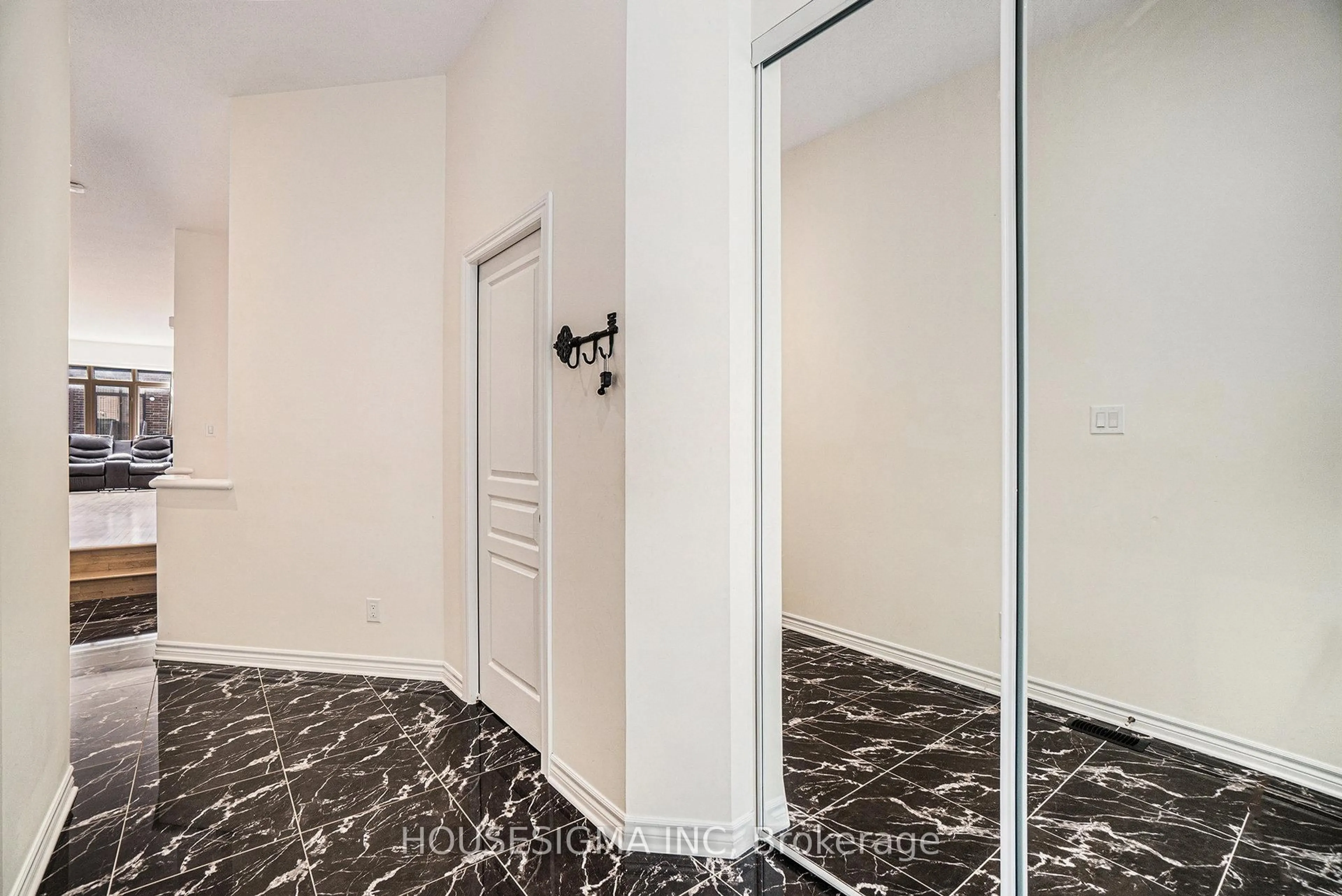Indoor entryway for 282 Keyrock Dr, Kanata Ontario K2T 0G1