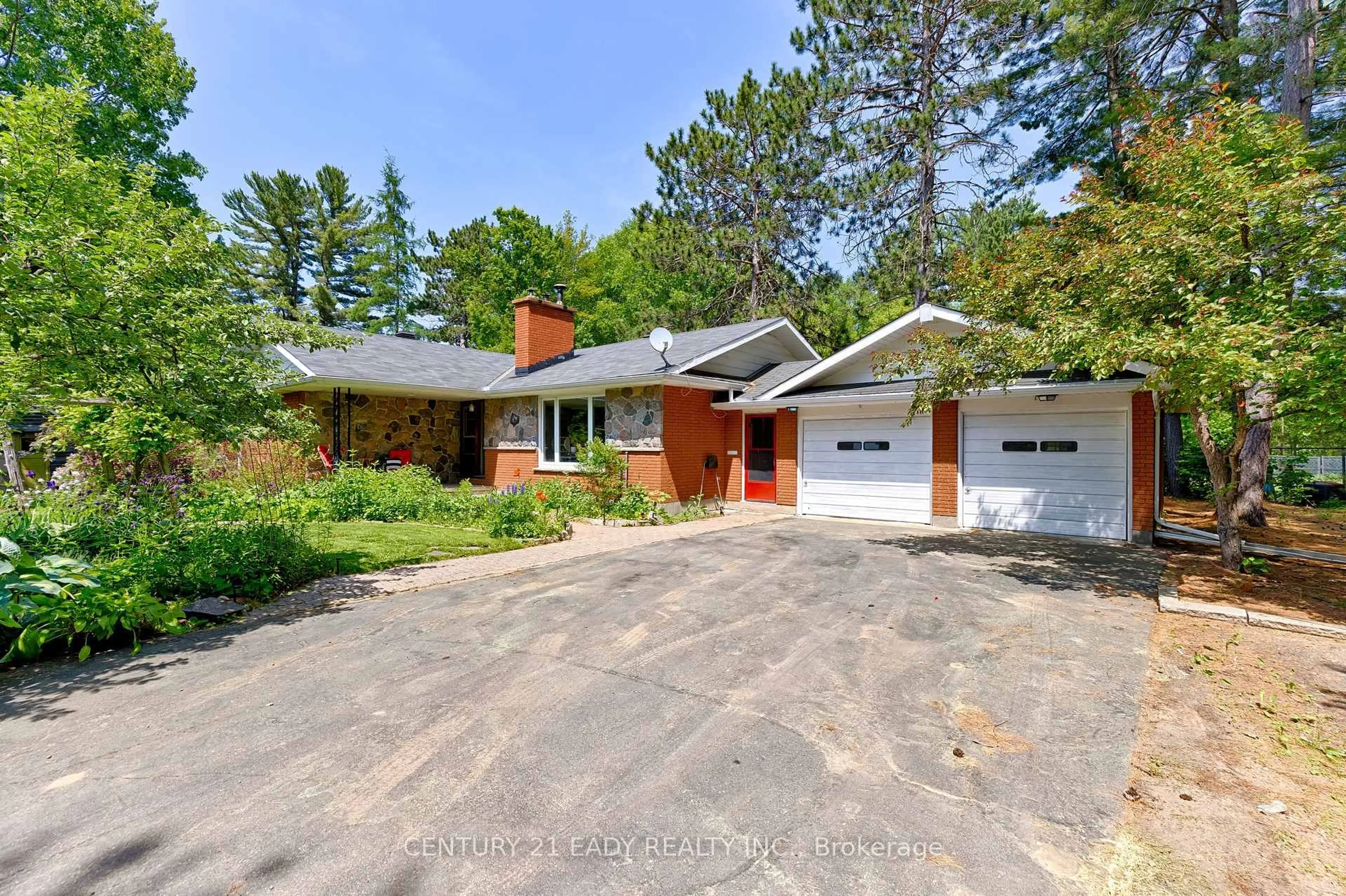 A pic from outside/outdoor area/front of a property/back of a property/a pic from drone, street for 2337C PETAWAWA Blvd, Petawawa Ontario K8A 7G7