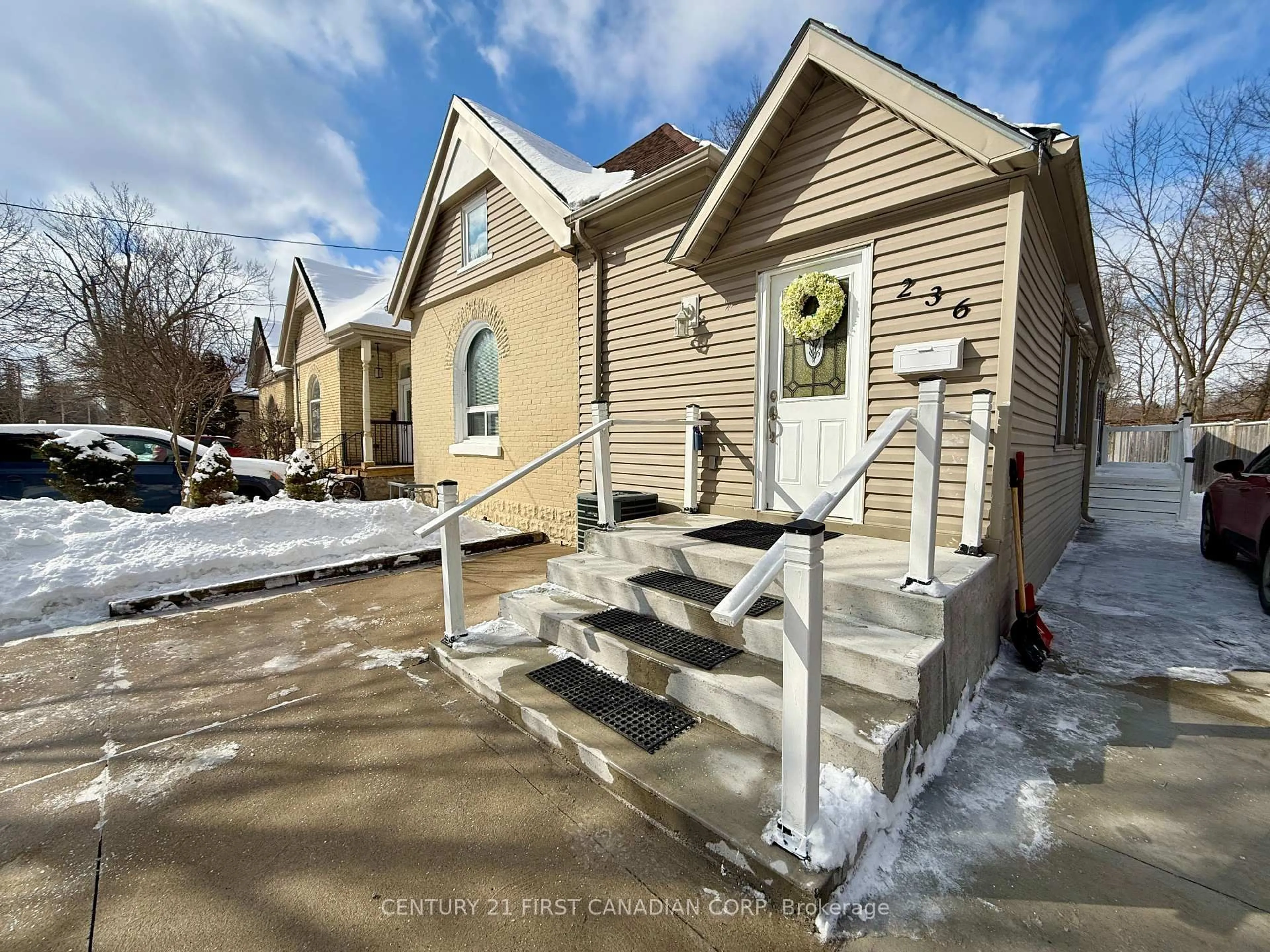 Unknown for 236 Raymond Ave, London East Ontario N6A 2N1