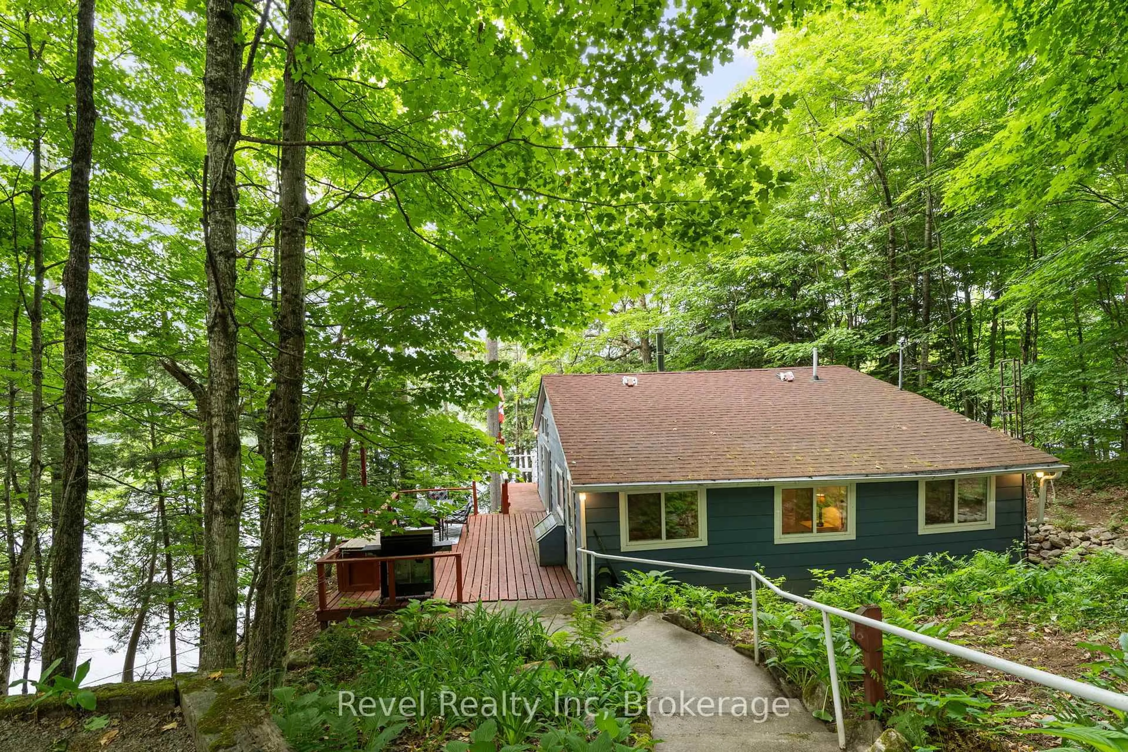 A pic from outside/outdoor area/front of a property/back of a property/a pic from drone, forest/trees view for 1096 Cowan Park Rd, Muskoka Lakes Ontario P0B 1M0
