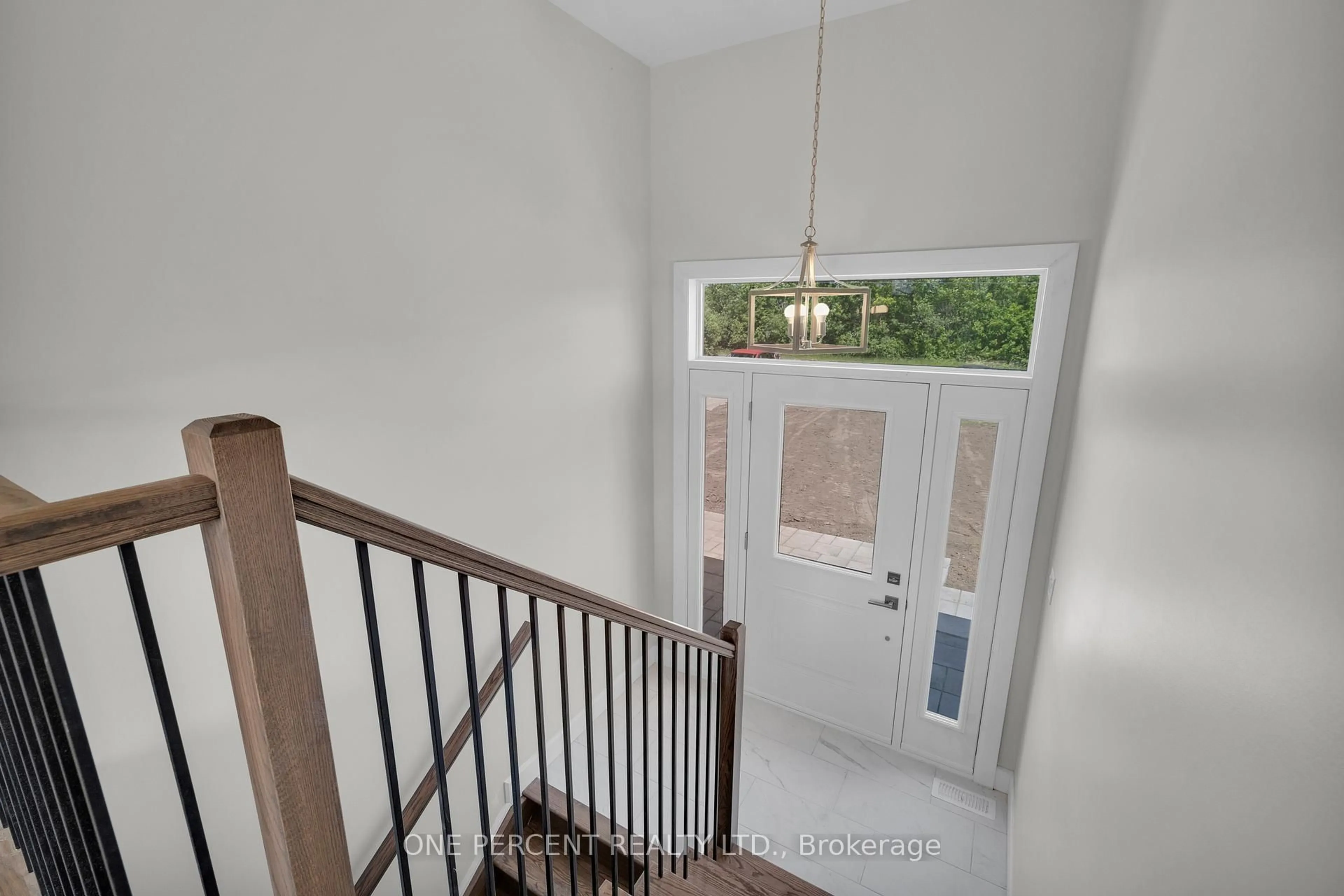 Indoor entryway for 449 Wood Rd, Smiths Falls Ontario K7A 5B8