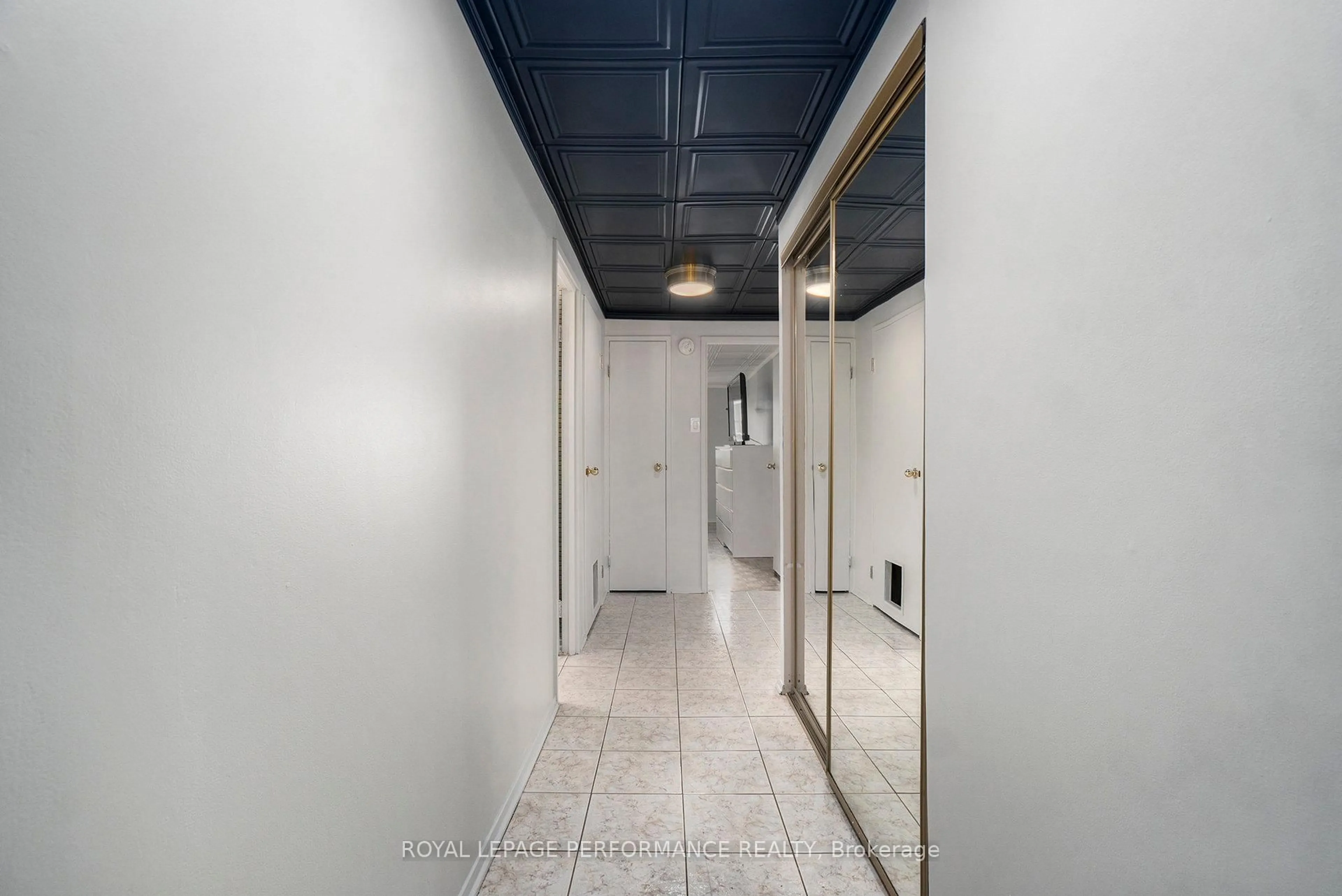 Unknown for 158A McArthur Ave #1806, Ottawa Ontario K1L 8C9