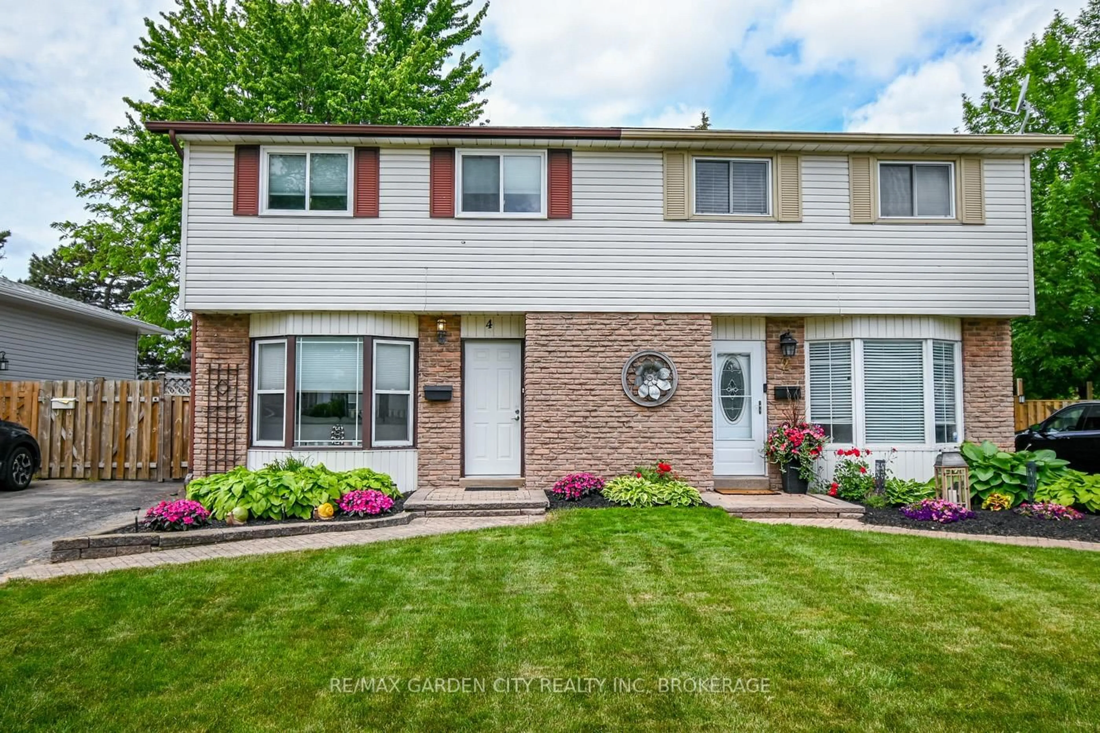 Home with vinyl exterior material, street for 4 BULA Dr, St. Catharines Ontario L2N 6R6